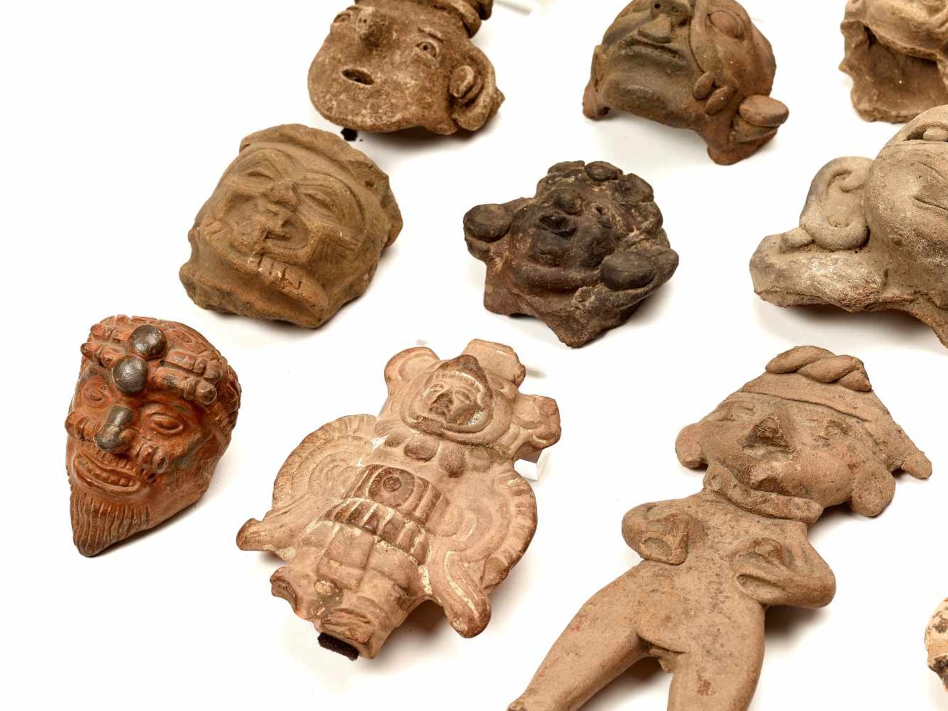 22 HEADS AND FIGURES – PRE-COLUMBIAN ERAClayPre-Columbian Era, 900 BC - 1500 ADA group of 22 - Image 4 of 4