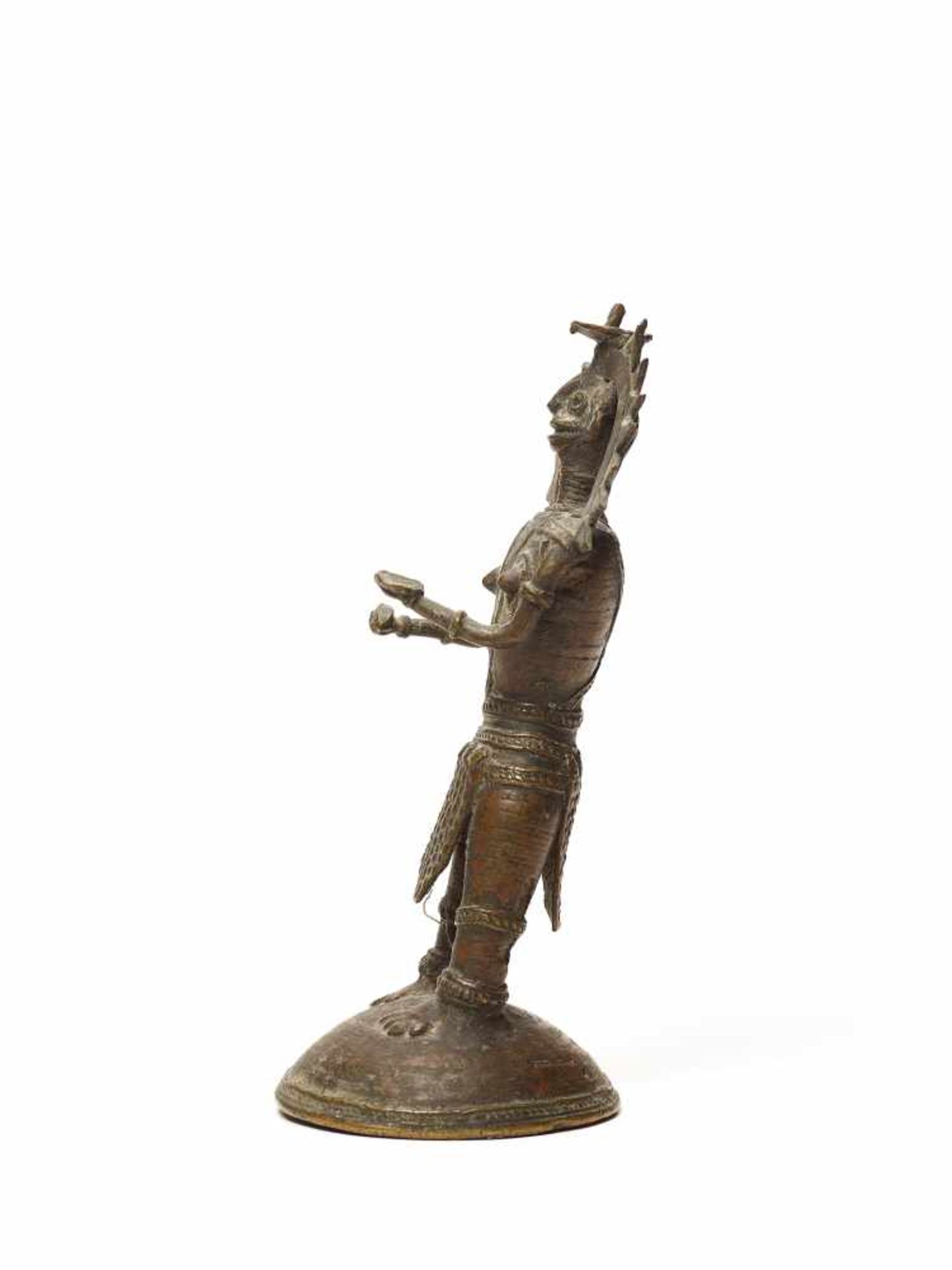 A BASTAR BRONZE OF A FEMALE DEITY WITH BOWL AND JEWEL BronzeIndia, 19th-20th centuryThe female deity - Image 3 of 4