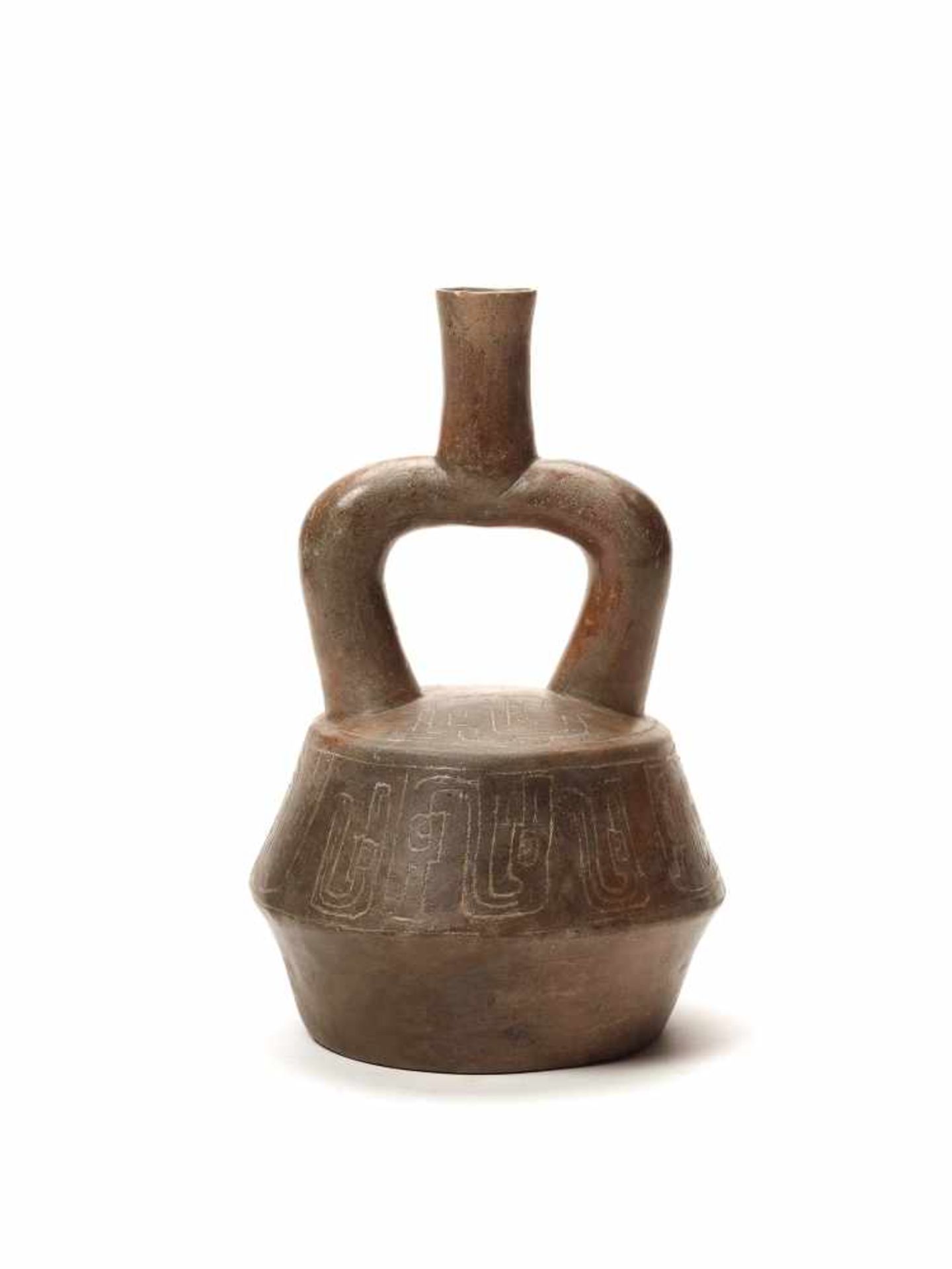 ENGRAVED STIRRUP VESSEL - CHAVIN CULTURE, PERU, C. 500 BCBlack fired clayChavin culture, Peru, c. - Image 3 of 3