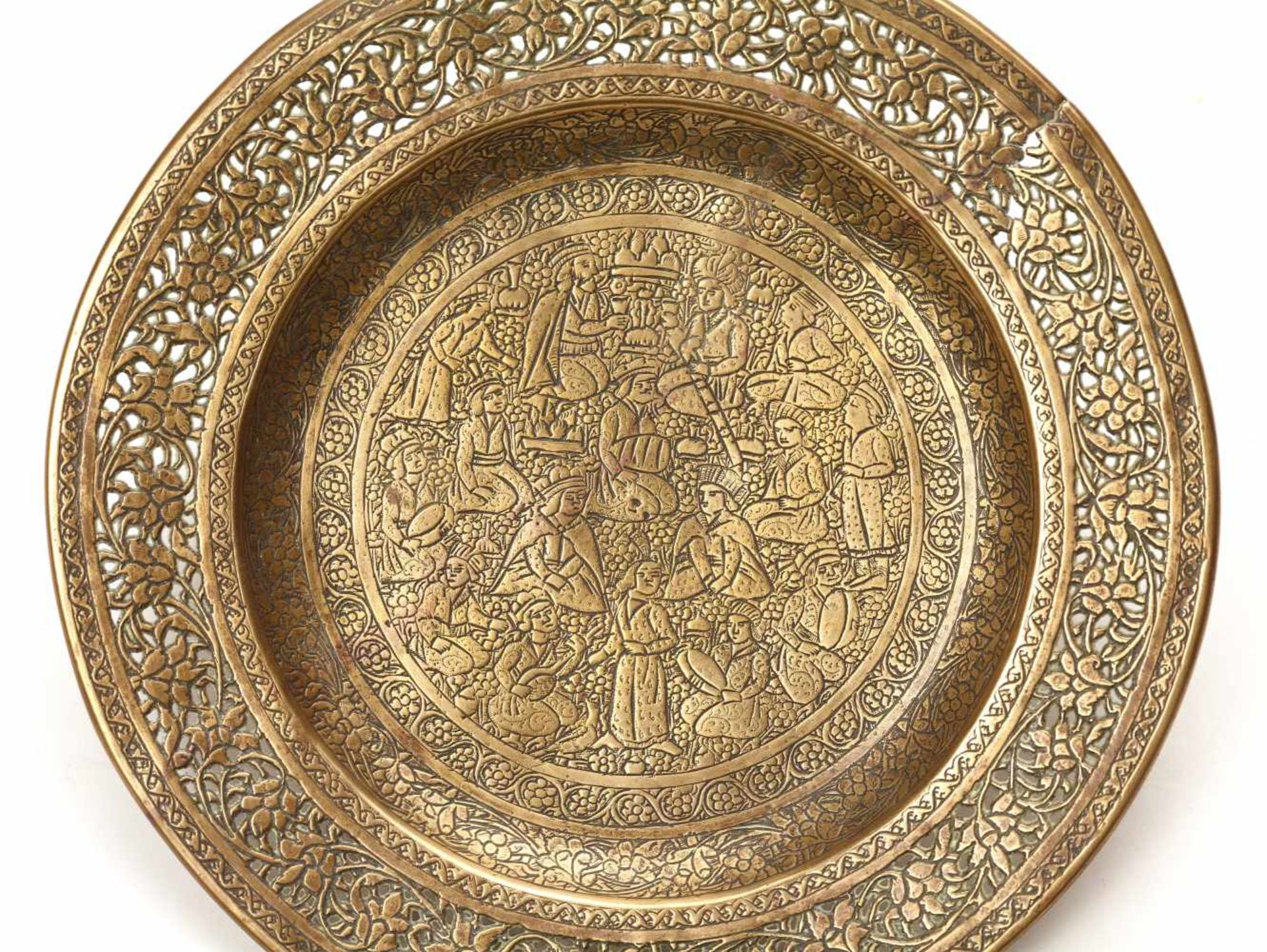 AN INDO-PERSIAN OPENWORKED BRASS PLATE, LATE 19TH CENTURYBrassIndia/Persia, late 19th centuryThis - Image 2 of 4