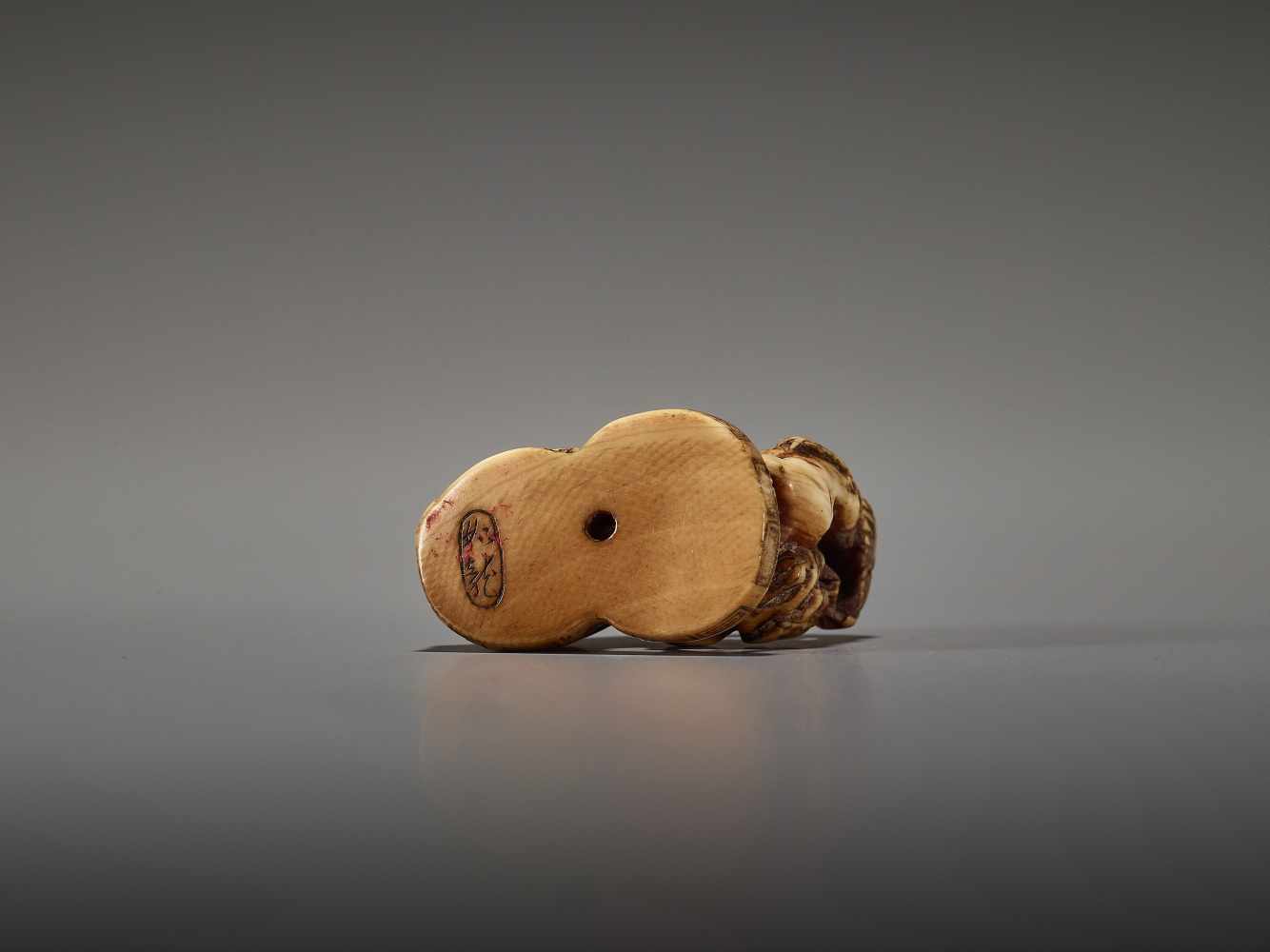 A RARE IVORY NETSUKE OF JUROJIN AND BENTEN BY JORYUBy Joryu, ivory netsukeJapan, 19th century Edo - Image 7 of 8