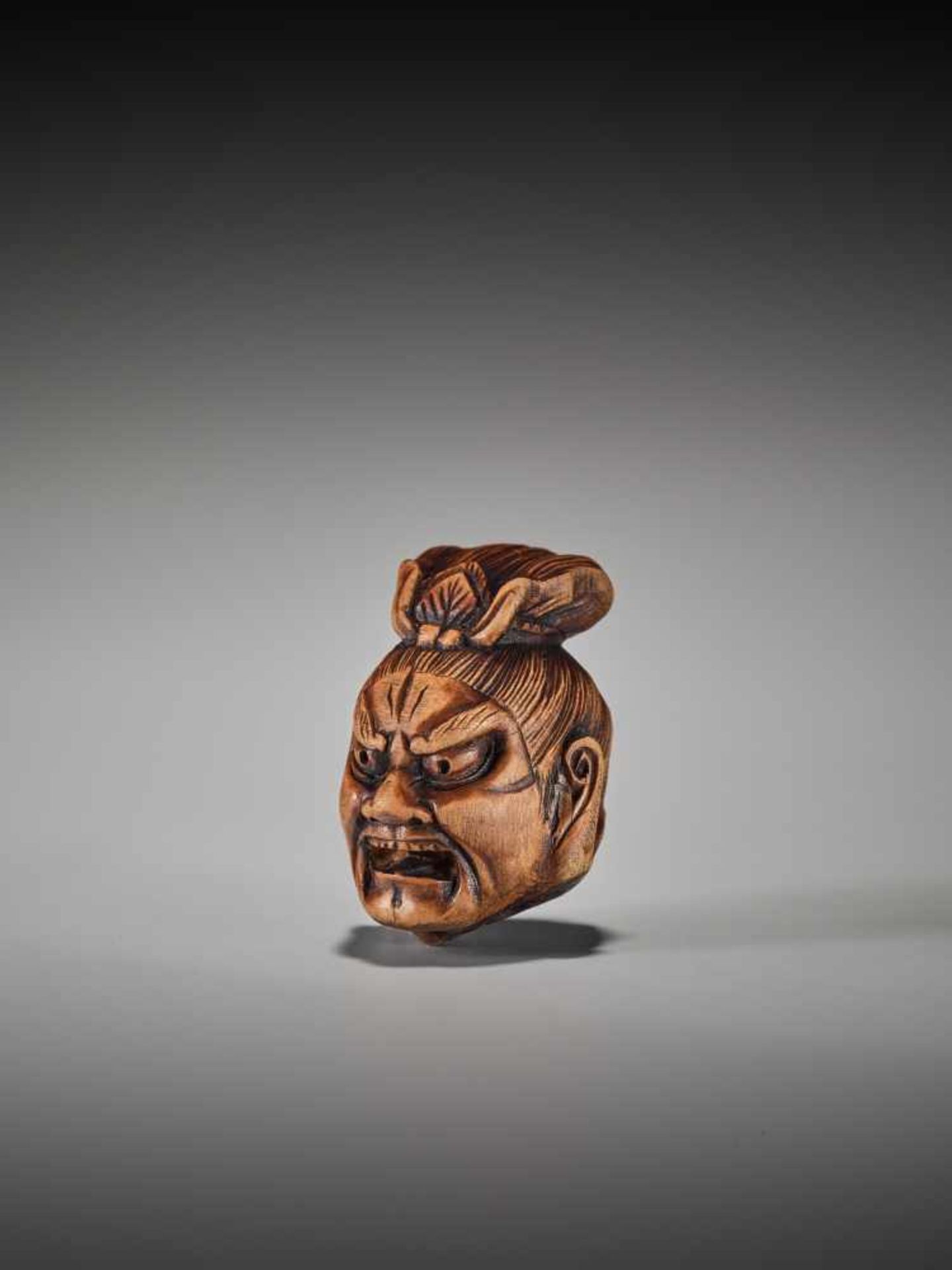 A WOOD NETSUKE OF A SEVERED NIO HEADUnsigned, wood netsukeJapan, 19th century, Edo period (1615- - Bild 2 aus 6