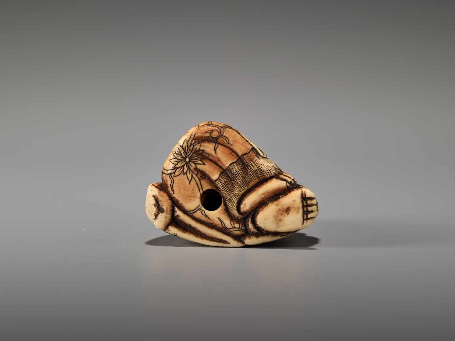 AN IVORY NETSUKE OF FUKUROKUJUUnsigned, ivory netsukeJapan, 18th century, Edo period (1615-1868) - Bild 7 aus 7