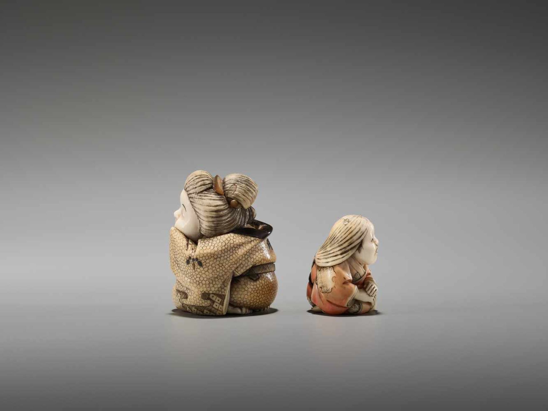 TWO IVORY TOKYO-SCHOOL NETSUKE DEPICTING OKAME BY YASUMASA AND YASUAKIBy Yasuaki (Homei) and - Bild 4 aus 9