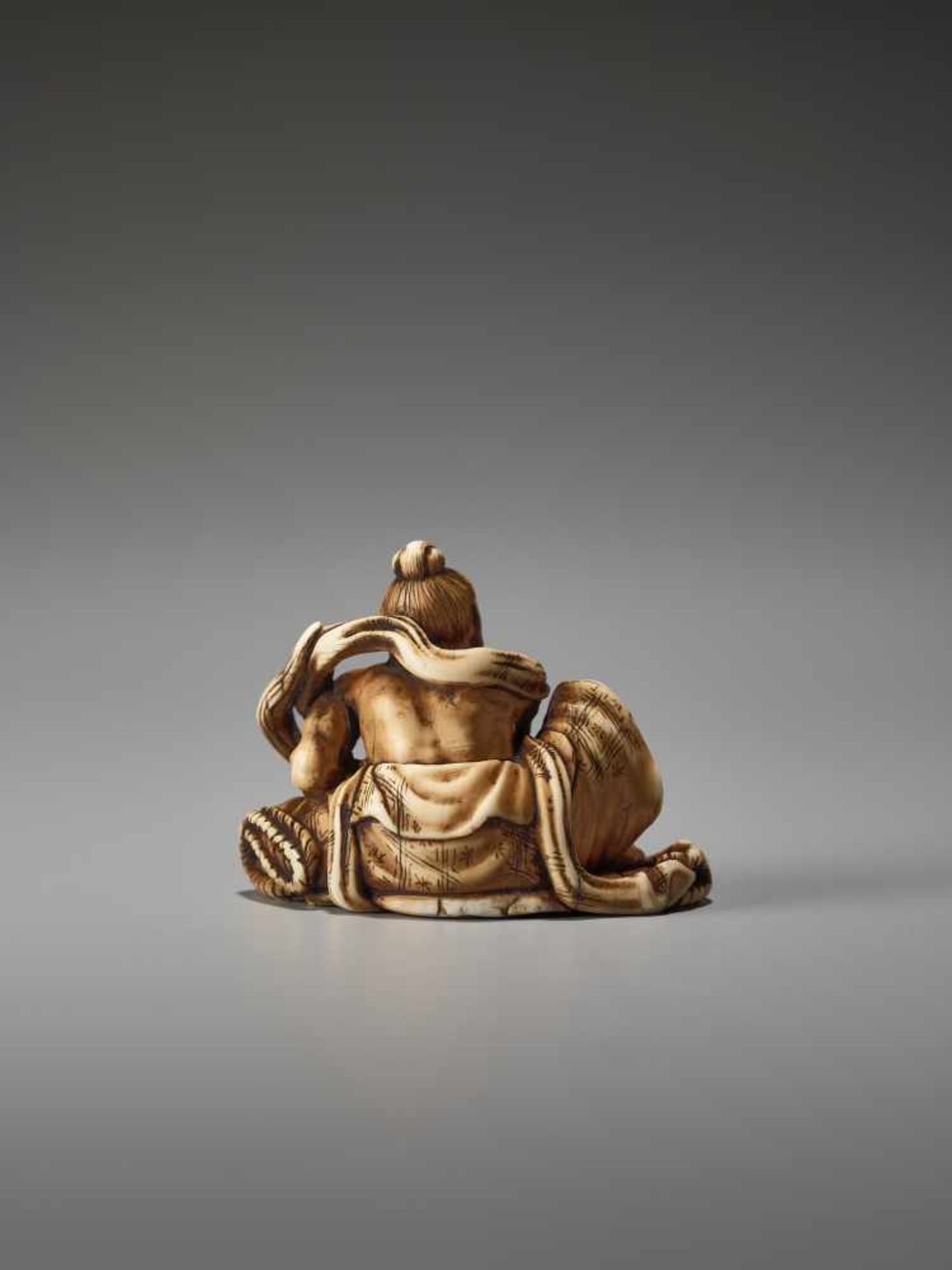 AN IVORY NETSUKE OF A POWERFUL NIO ON A SANDAL BY TOMOMASABy Tomomasa, ivory netsukeJapan, Edo, - Bild 4 aus 9