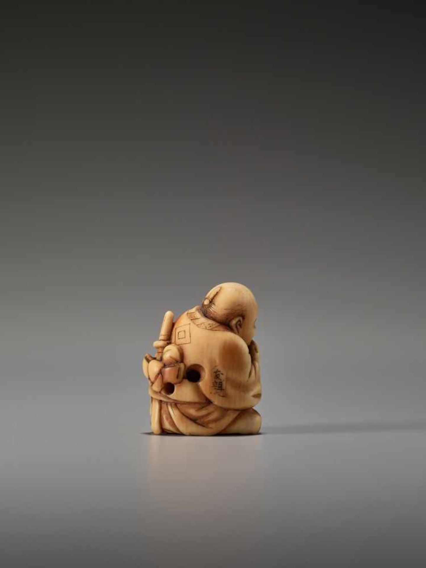 AN IVORY SHUNGA NETSUKE OF A MAN TASTING A CLAM BY THE TOMOCHIKA SCHOOLBy Tomochika, ivory shunga - Image 5 of 8