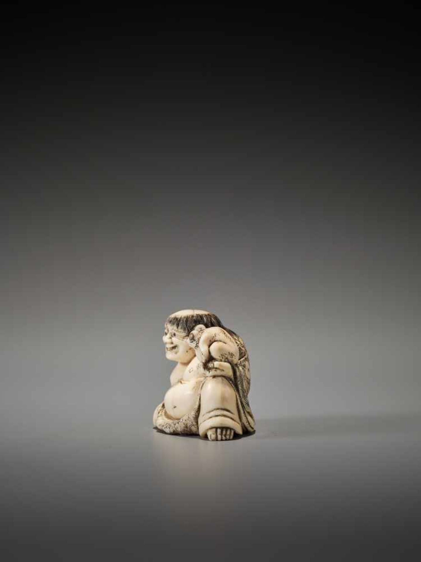 A GOOD IVORY NETSUKE OF GAMA SENNIN ATTRIBUTED TO YOSHINAGAUnsigned, attributed to Yoshinaga, - Image 3 of 8