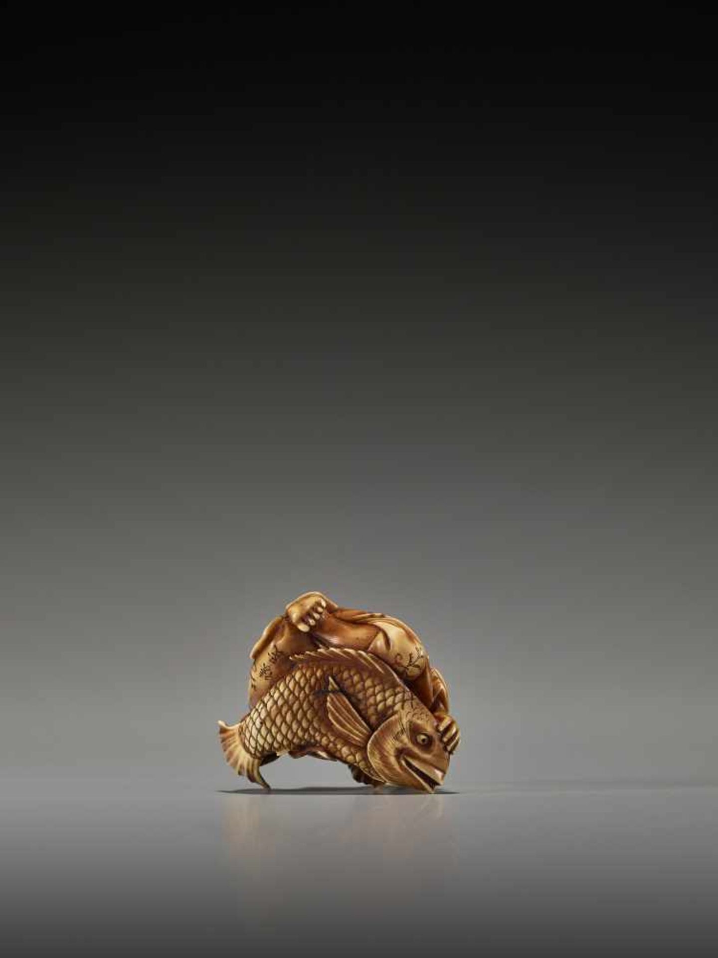 AN IVORY NETSUKE OF EBISU WITH SEA BREAM BY ONO RYOMINBy Ryomin, ivory netsukeJapan, Tokyo, late - Bild 2 aus 7