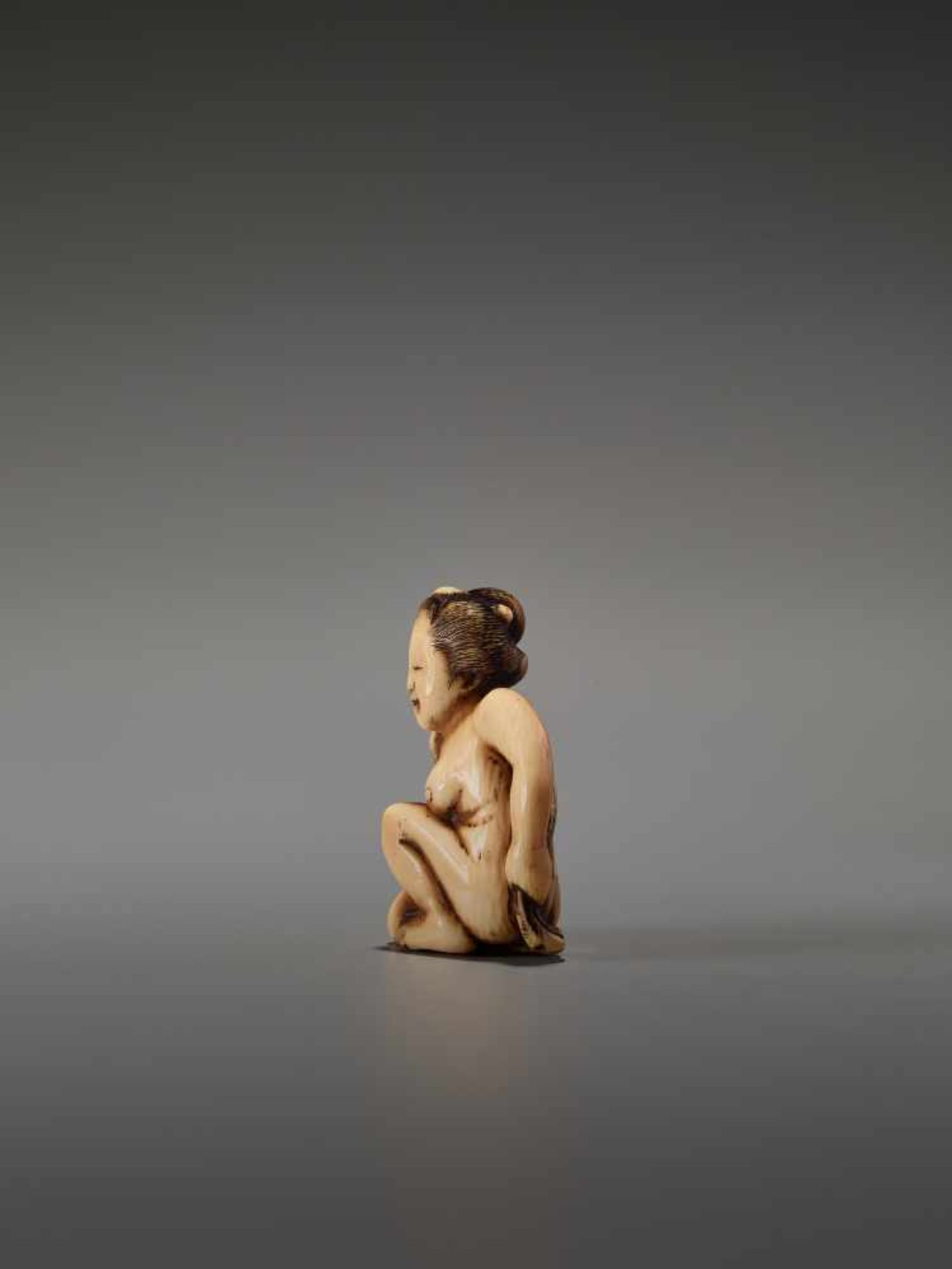 AN IVORY SHUNGA NETSUKE OF A NUDE WOMAN WASHING HERSELF BY THE TOMOCHIKA SCHOOLBy Tomochika, ivory - Image 4 of 7