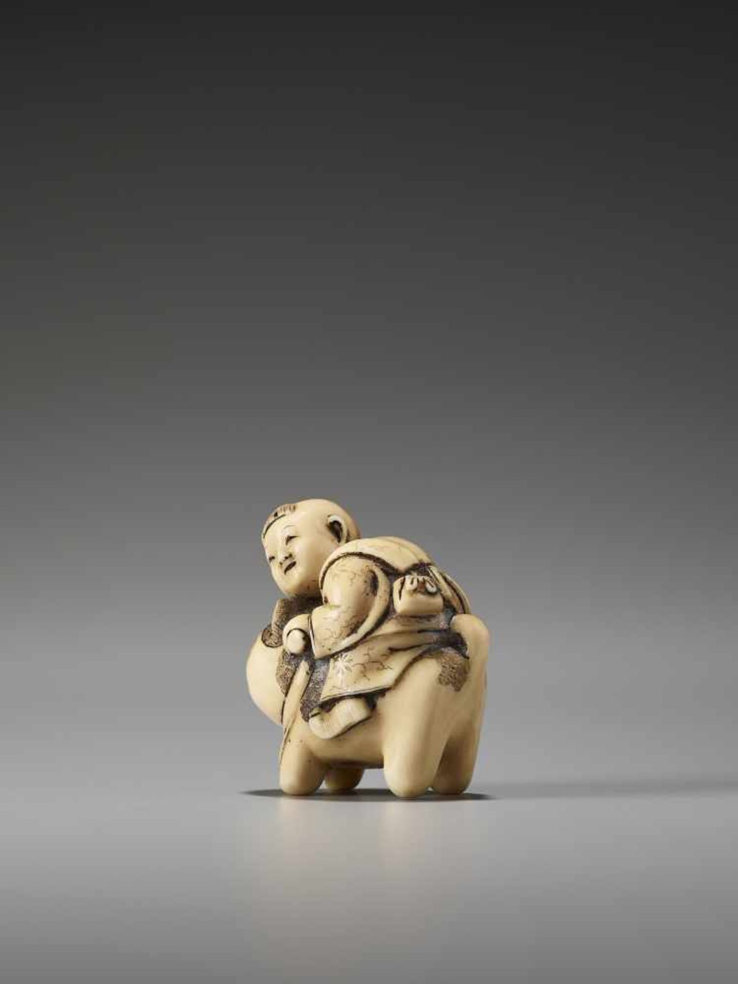 A CHARMING IVORY NETSUKE OF A BOY RIDING A CATUnsigned, ivory netsukeJapan, late 19th century, Meiji - Image 2 of 6