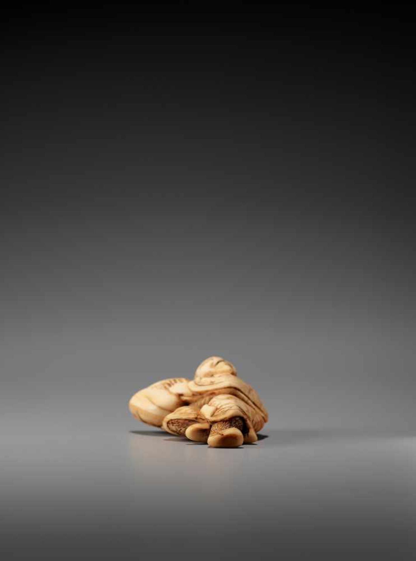 AN IVORY NETSUKE OF THE SENNIN TOBOSAKU BY MASAMORIBy Masamori, ivory netsukeJapan, 19th century, - Bild 6 aus 7