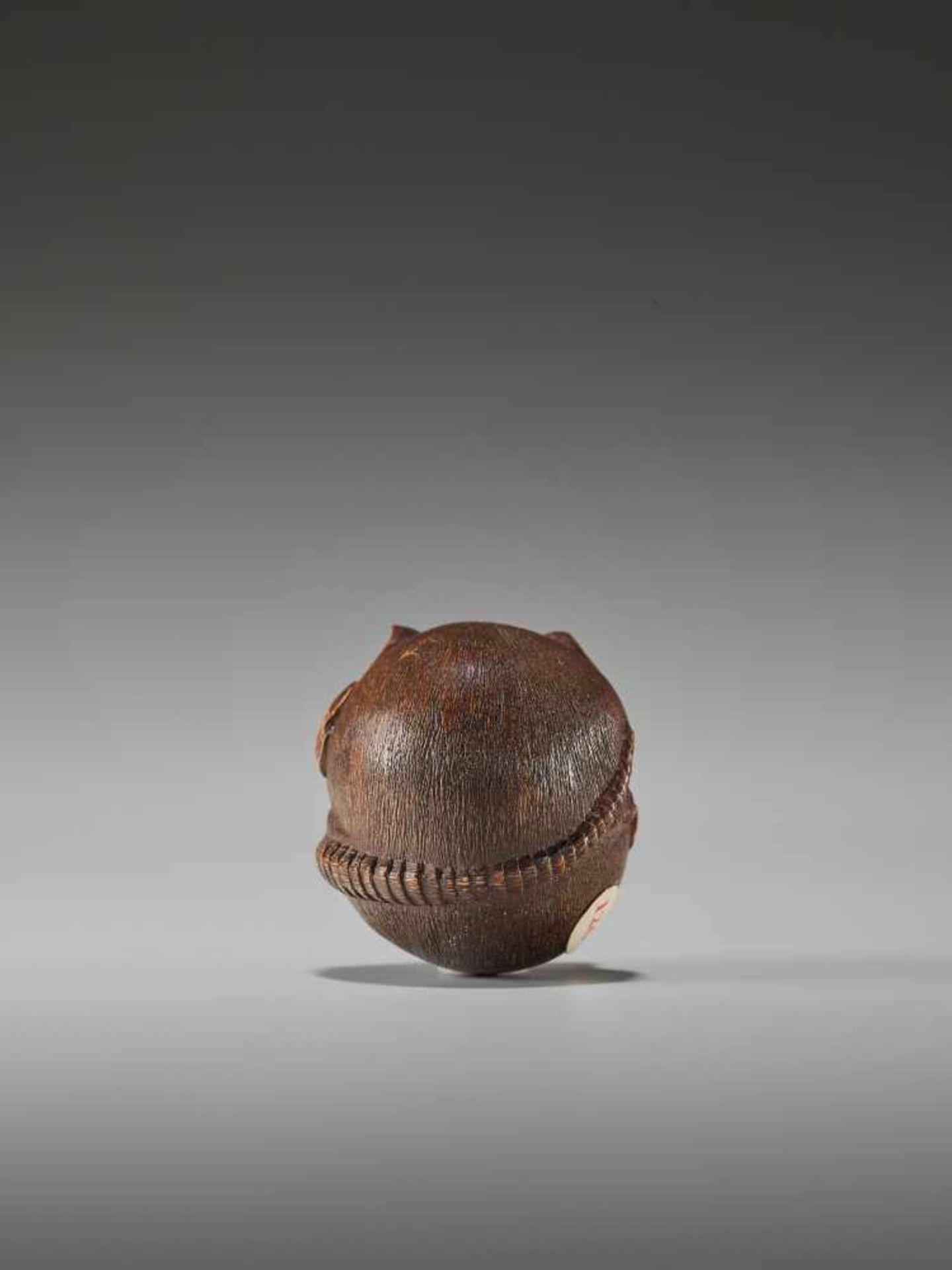 A FINE WOOD NETSUKE OF A COILED RAT BY MASANAOBy Masanao, wood netsukeJapan, Ise-Yamada, 19th - Bild 4 aus 8