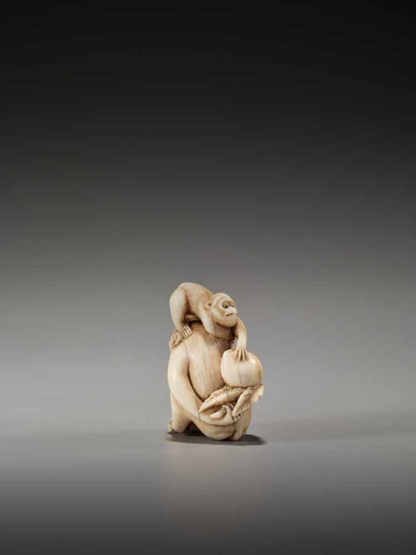 A FINE NETSUKE OF THREE MONKEYS WITH A PEACH, SCHOOL OF OHARA MITSUHIRO (1810-1875)Signed Mitsuhiro, - Bild 7 aus 12