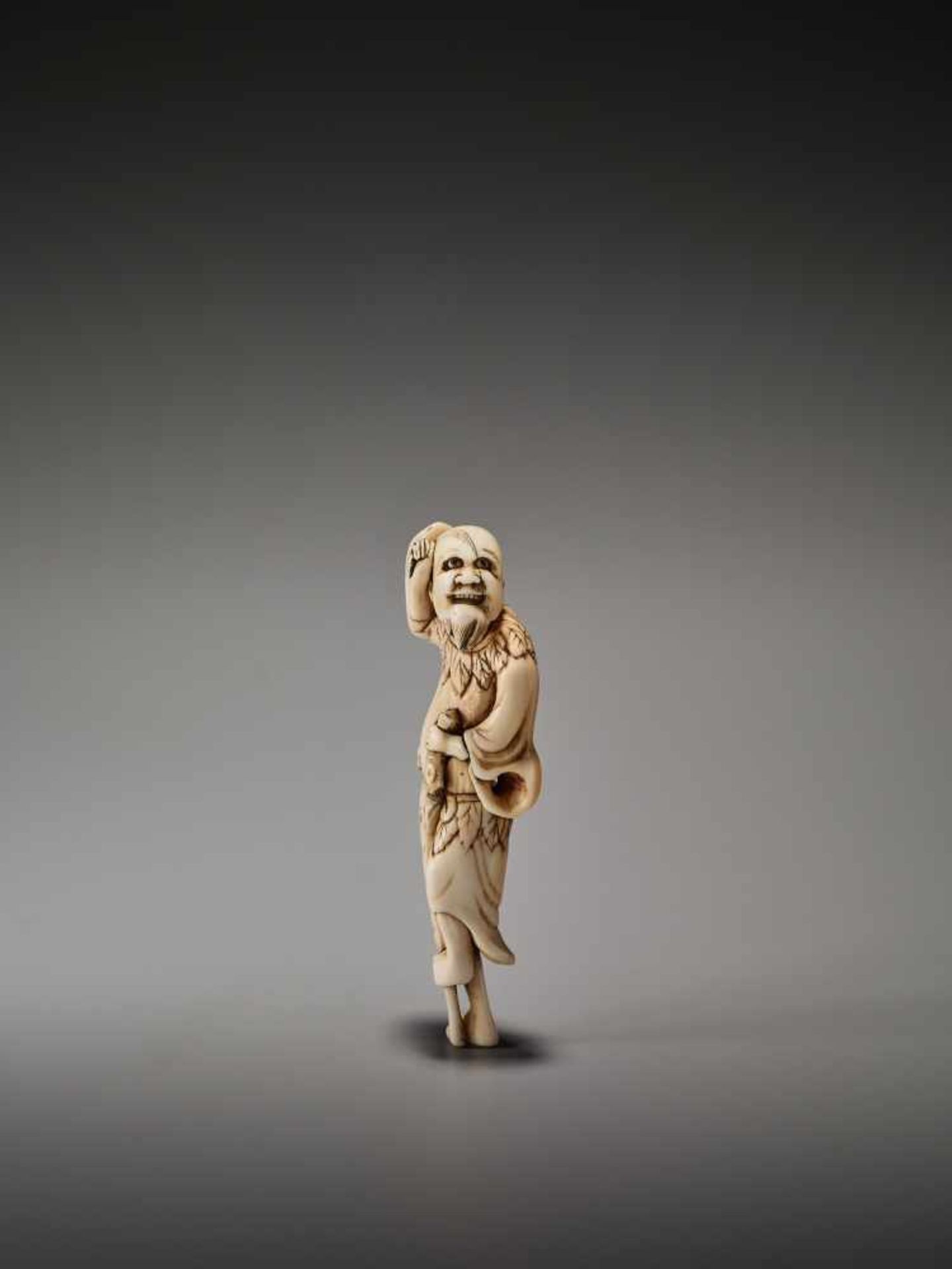 A GOOD TALL IVORY NETSUKE DEPICTING TEKKAI SENNINUnsigned, ivory netsukeJapan, early 19th century, - Bild 2 aus 6