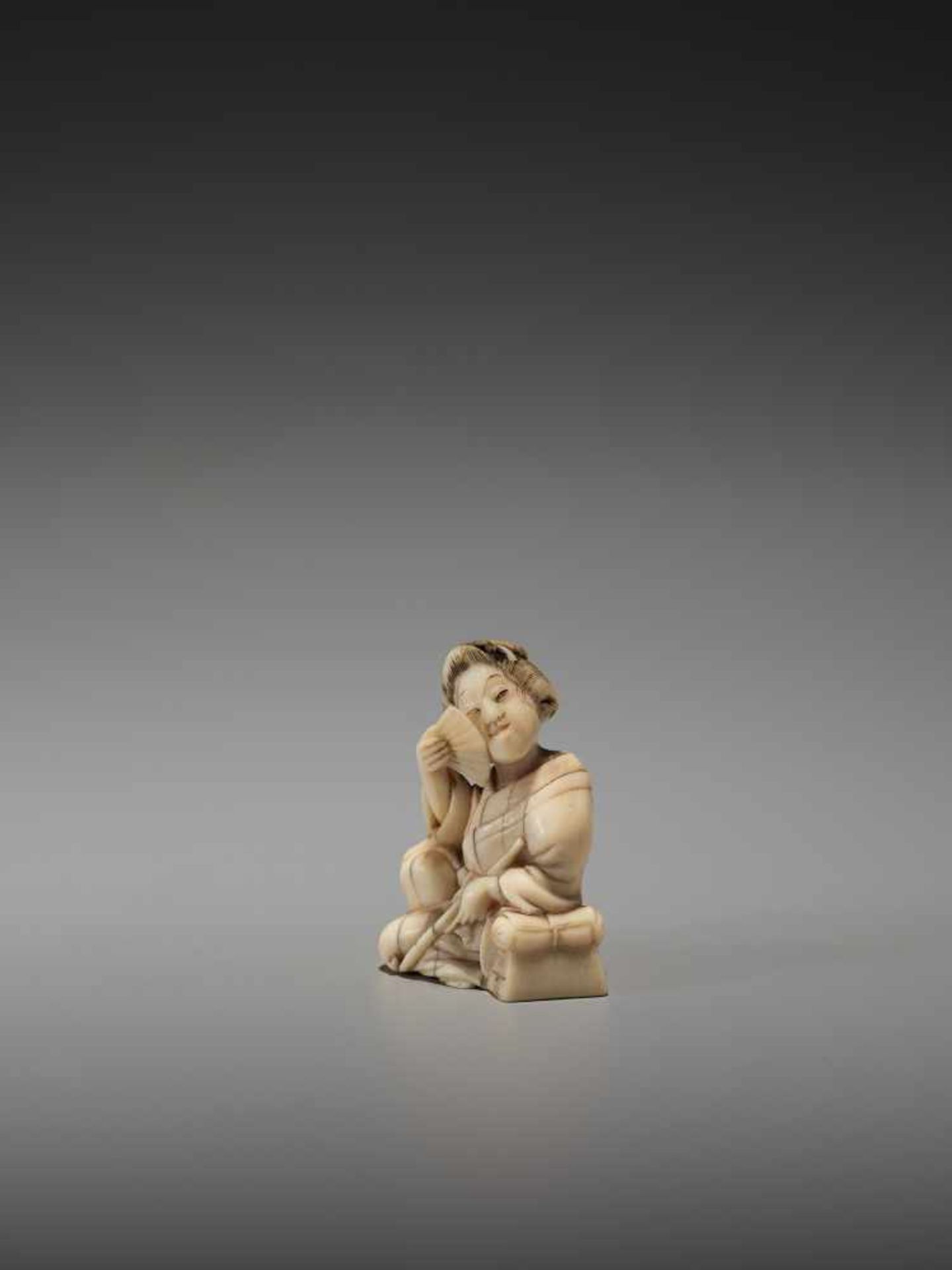 A RARE IVORY SHUNGA NETSUKE OF A BIJIN WITH A PIPE BY HAKUUNSAIBy Hakuunsai, ivory shunga - Image 2 of 9