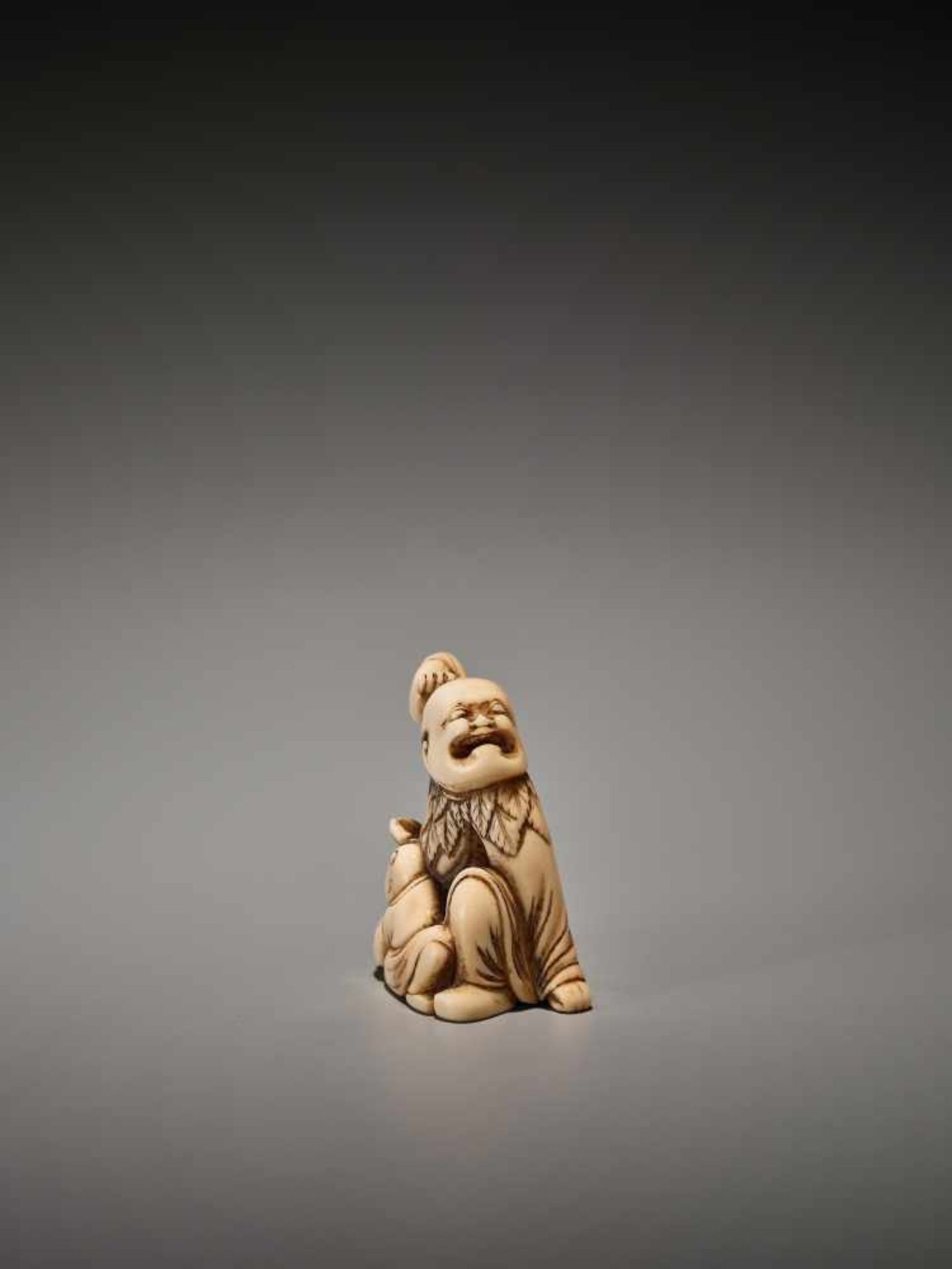 A POWERFUL IVORY NETSUKE OF A SENNIN WITH BOY AND PEACH Unsigned, ivory netsukeJapan, Kyoto, 18th - Image 4 of 6