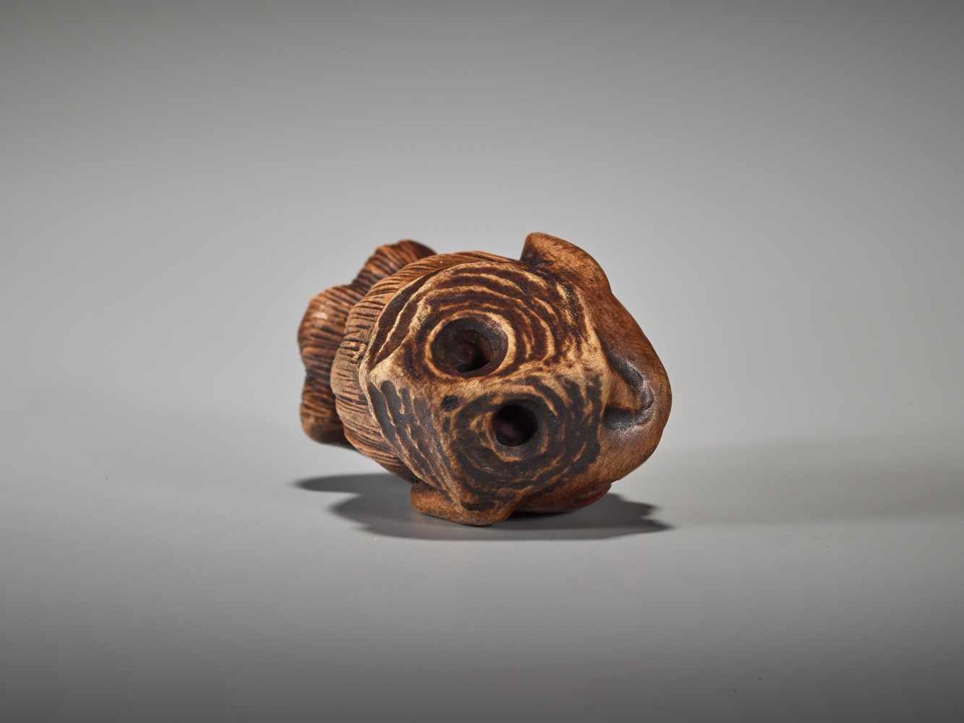 A WOOD NETSUKE OF A SEVERED NIO HEADUnsigned, wood netsukeJapan, 19th century, Edo period (1615- - Bild 6 aus 6