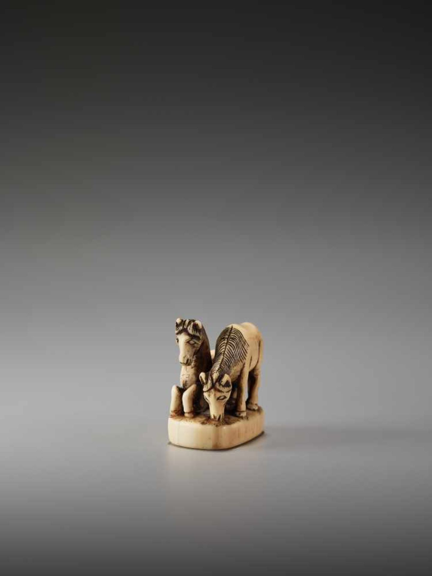 AN IVORY NETSUKE OF TWO HORSES ON A BASEUnsigned, ivory netsukeJapan, early 19th century, Edo period - Image 6 of 9