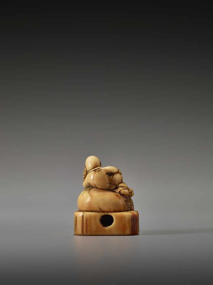 AN EARLY IVORY NETSUKE OF A CHINESE BOY ON HOTEI’S SACKUnsigned, ivory netsukeJapan, 18th century, - Image 4 of 6