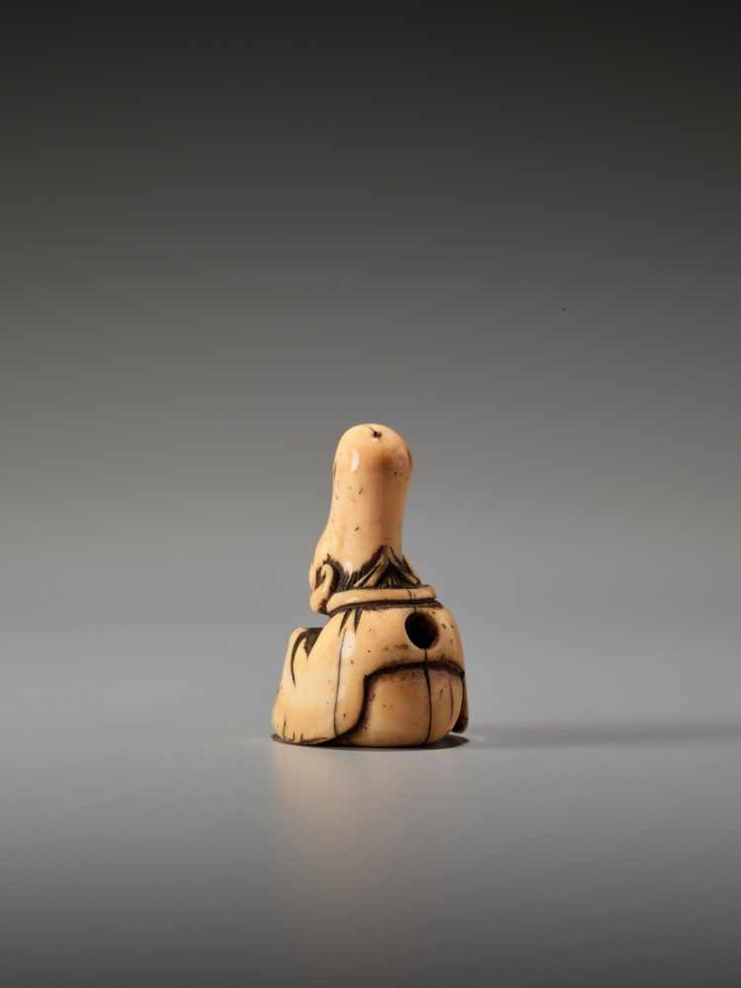 AN IVORY NETSUKE OF FUKUROKUJU SIGNED BY SHIGEMASASigned by Shigemasa, ivory netsukeJapan, 18th - Image 5 of 9