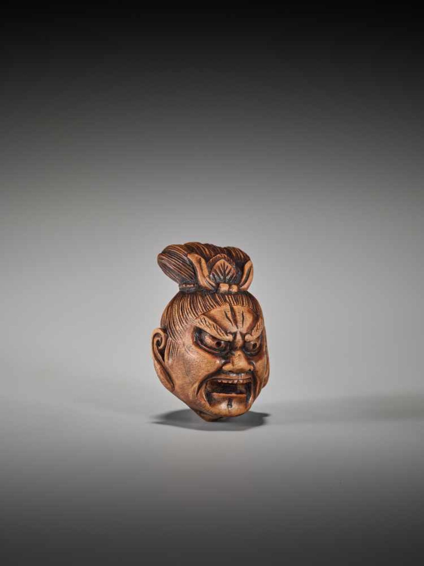 A WOOD NETSUKE OF A SEVERED NIO HEADUnsigned, wood netsukeJapan, 19th century, Edo period (1615- - Bild 5 aus 6