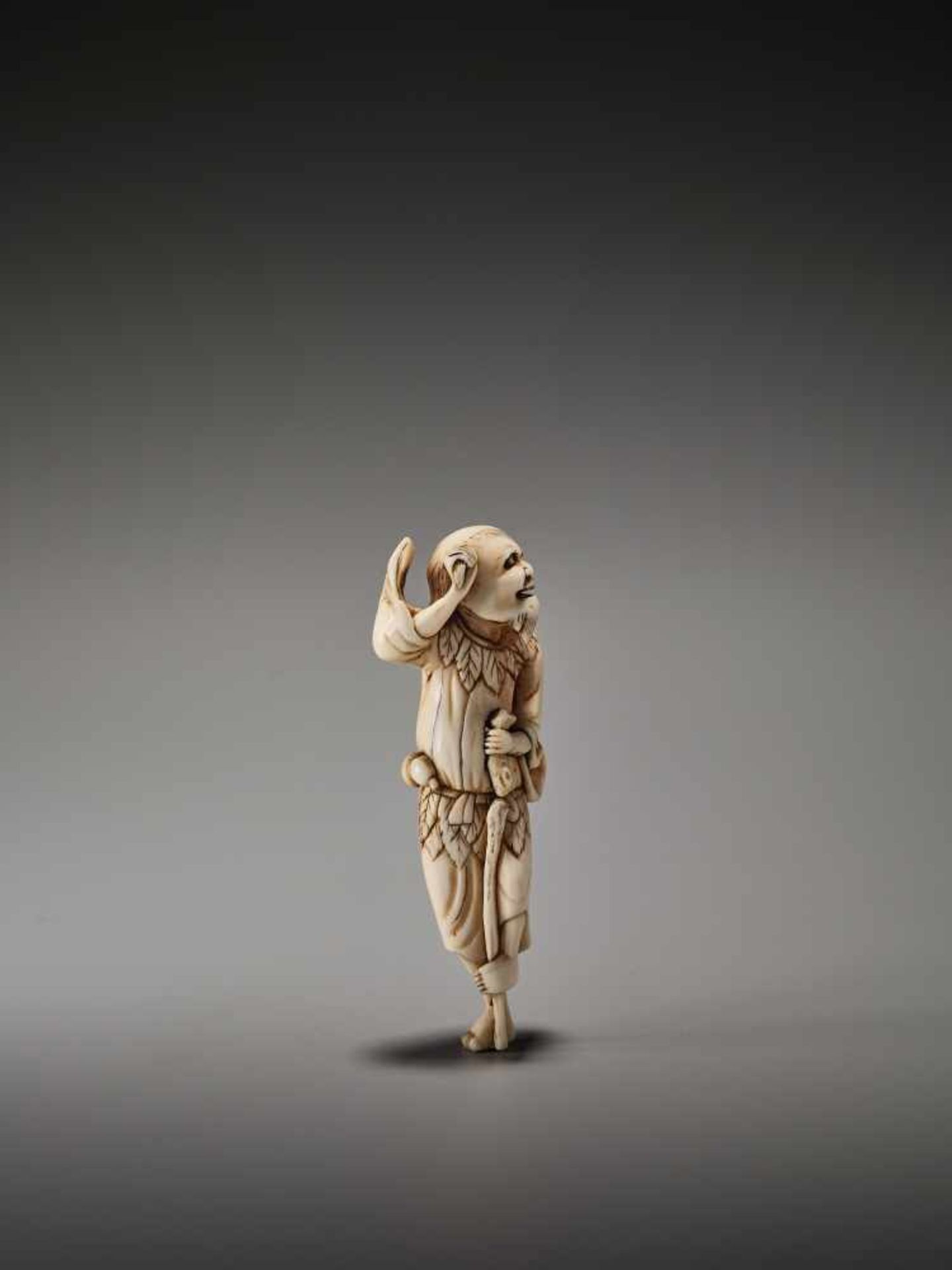 A GOOD TALL IVORY NETSUKE DEPICTING TEKKAI SENNINUnsigned, ivory netsukeJapan, early 19th century, - Bild 5 aus 6