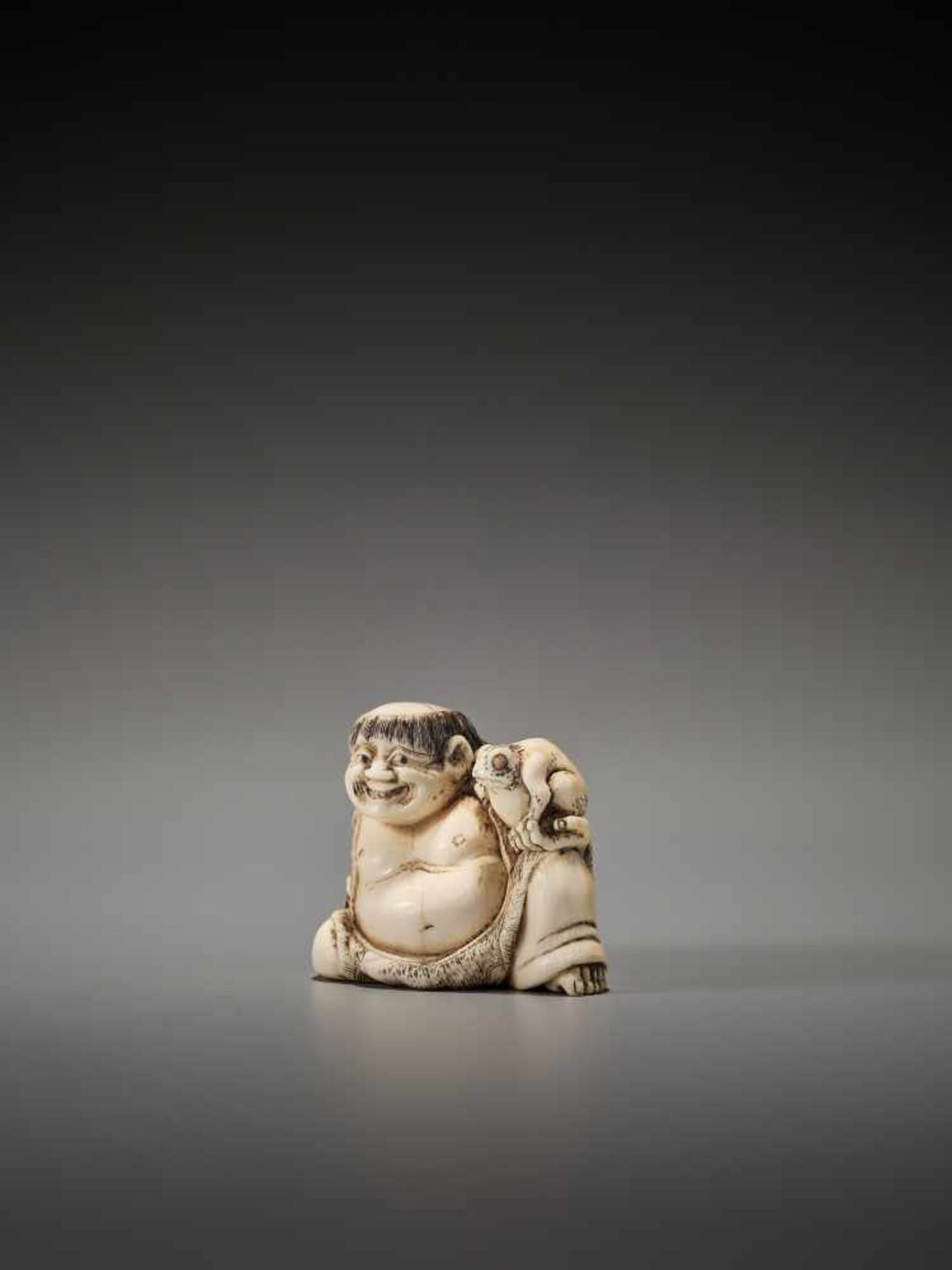 A GOOD IVORY NETSUKE OF GAMA SENNIN ATTRIBUTED TO YOSHINAGAUnsigned, attributed to Yoshinaga, - Image 2 of 8