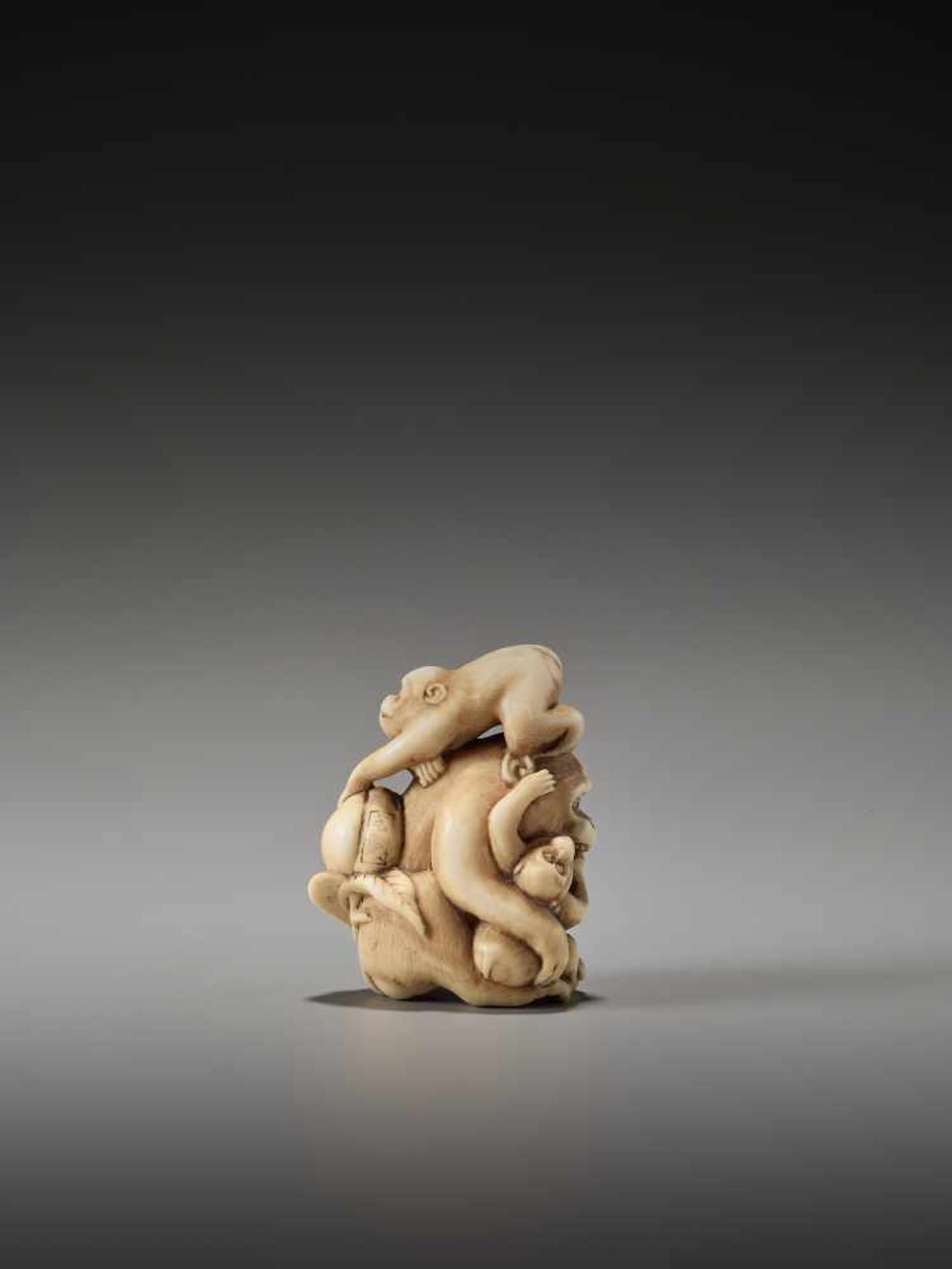 A FINE NETSUKE OF THREE MONKEYS WITH A PEACH, SCHOOL OF OHARA MITSUHIRO (1810-1875)Signed Mitsuhiro, - Image 3 of 12