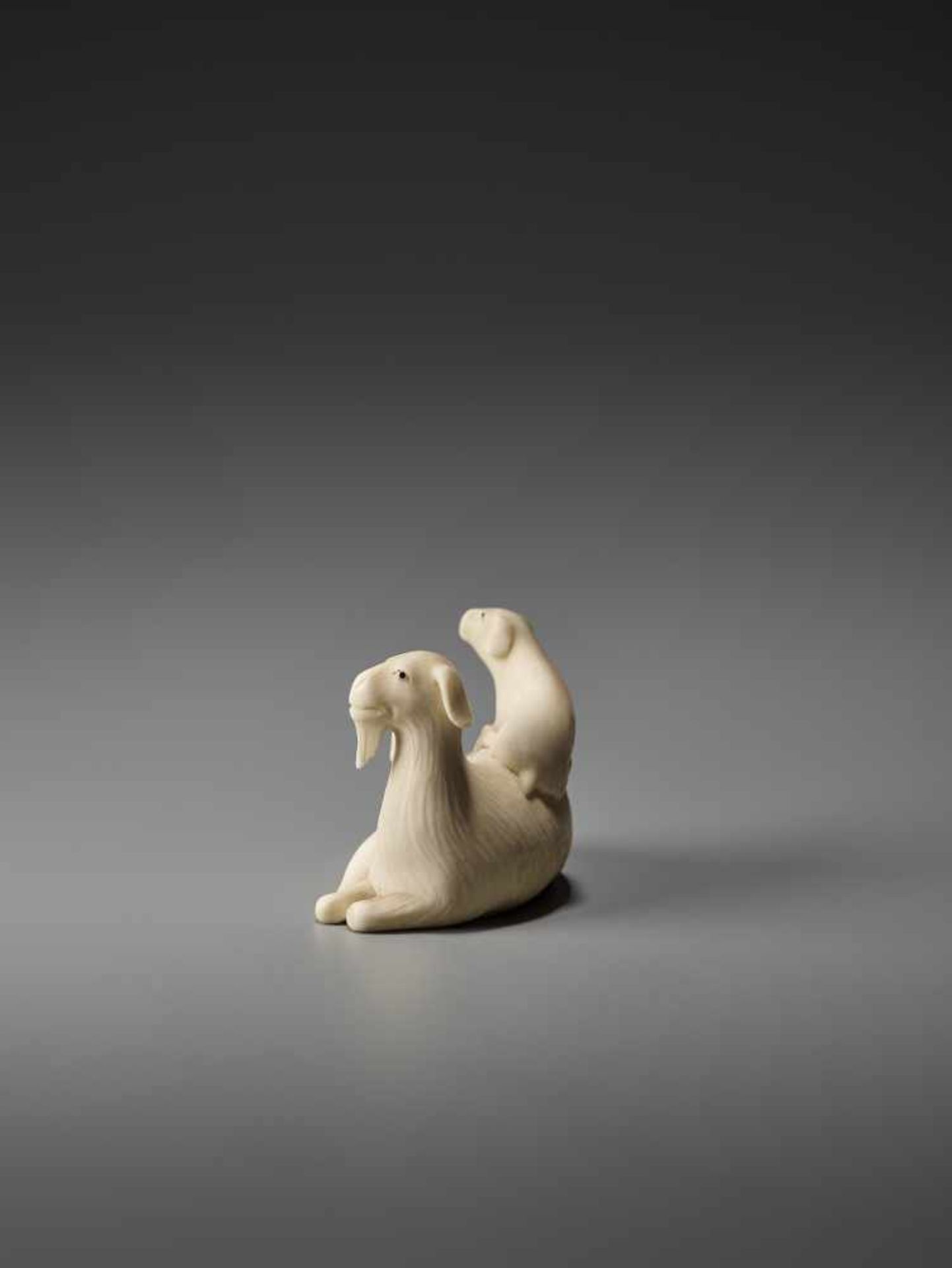 A FINE IVORY NETSUKE OF GROUP OF GOATS AFTER KAIGYOKUSAI MASATSUGU (1813-1892) Signed Kaigyokusai, - Bild 2 aus 9