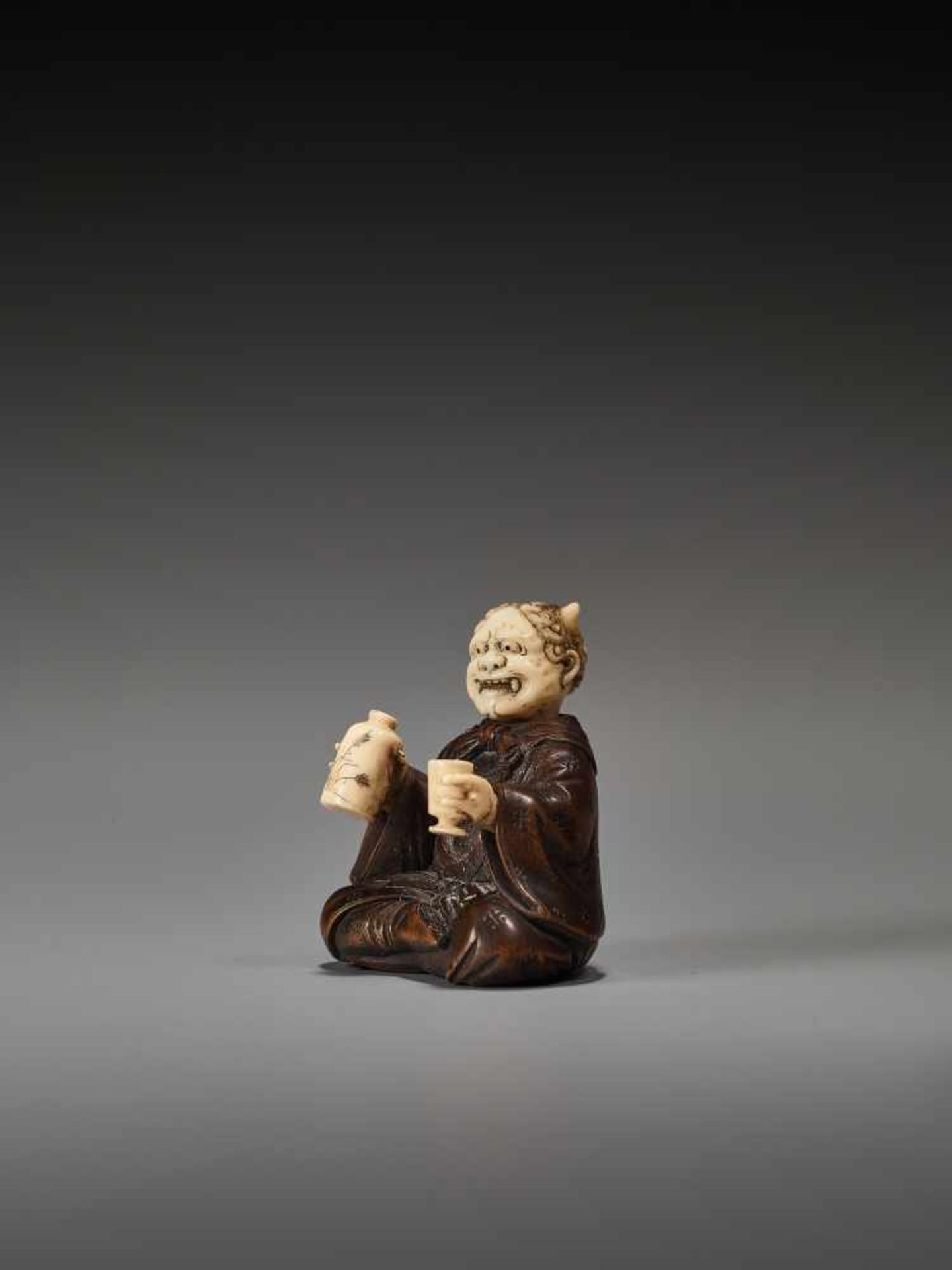 AN UNUSUAL WOOD AND IVORY NETSUKE OF A DRUNKEN ONI BY HOMINBy Homin, wood and ivory netsukeJapan, - Bild 3 aus 9