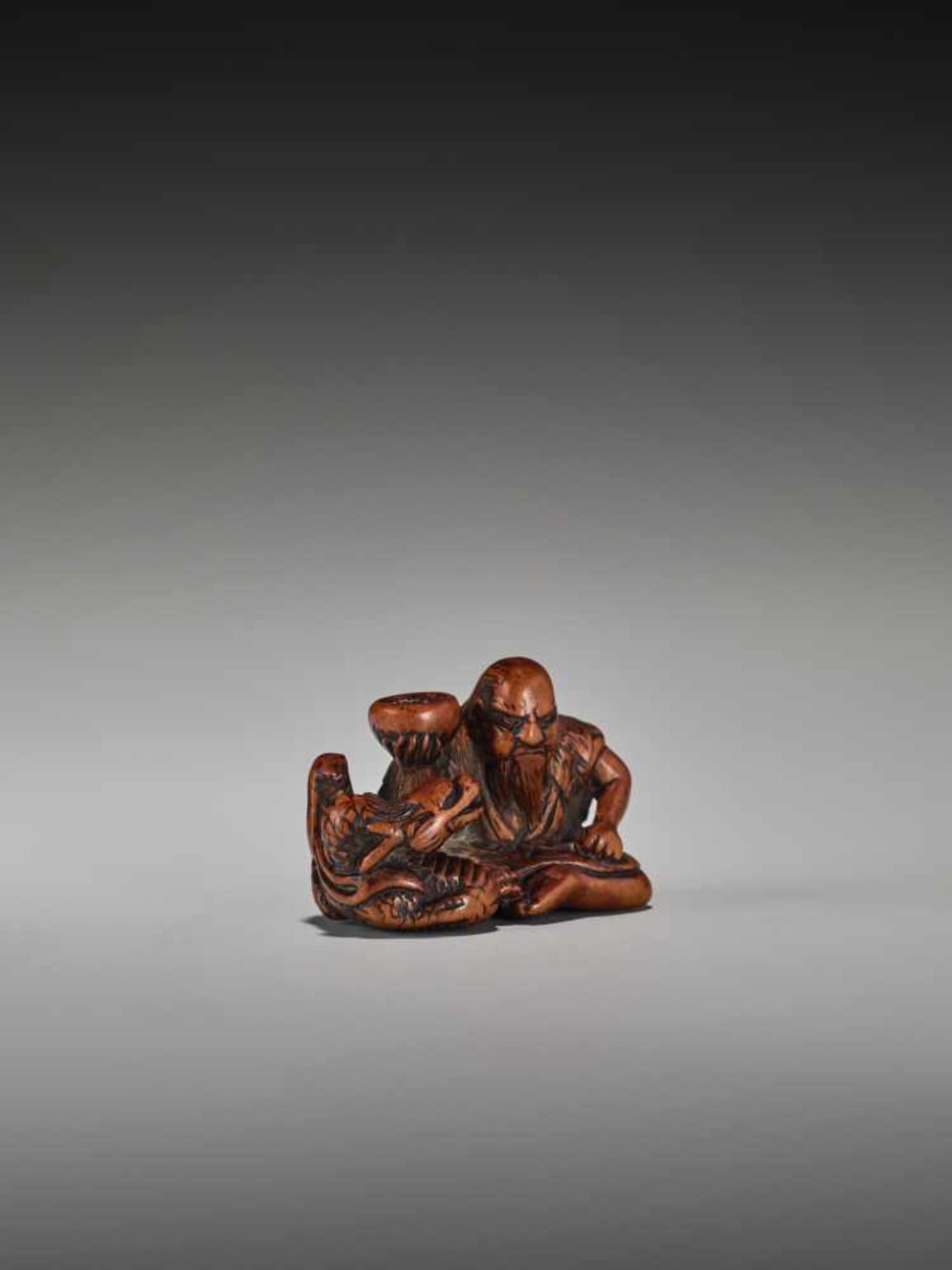 A RARE WOOD NETSUKE OF CHINNAN SENNINUnsigned, wood netsukeJapan, 19th century, Edo period (1615- - Bild 2 aus 5