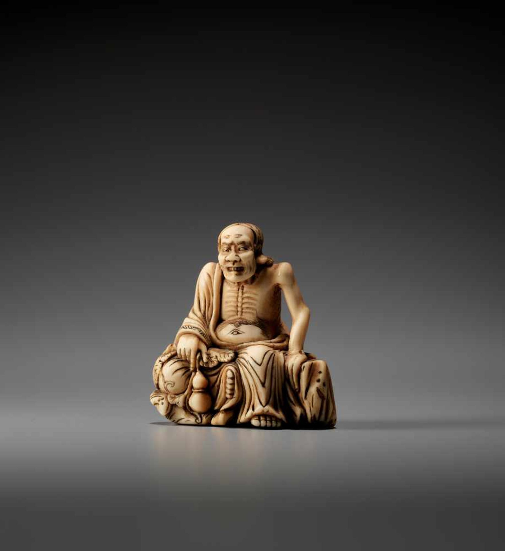 AN IVORY NETSUKE OF A RAKAN ON A ROCK BY ZOKOKUBy Zokoku, ivory netsukeJapan, 19th century, Edo - Bild 2 aus 7