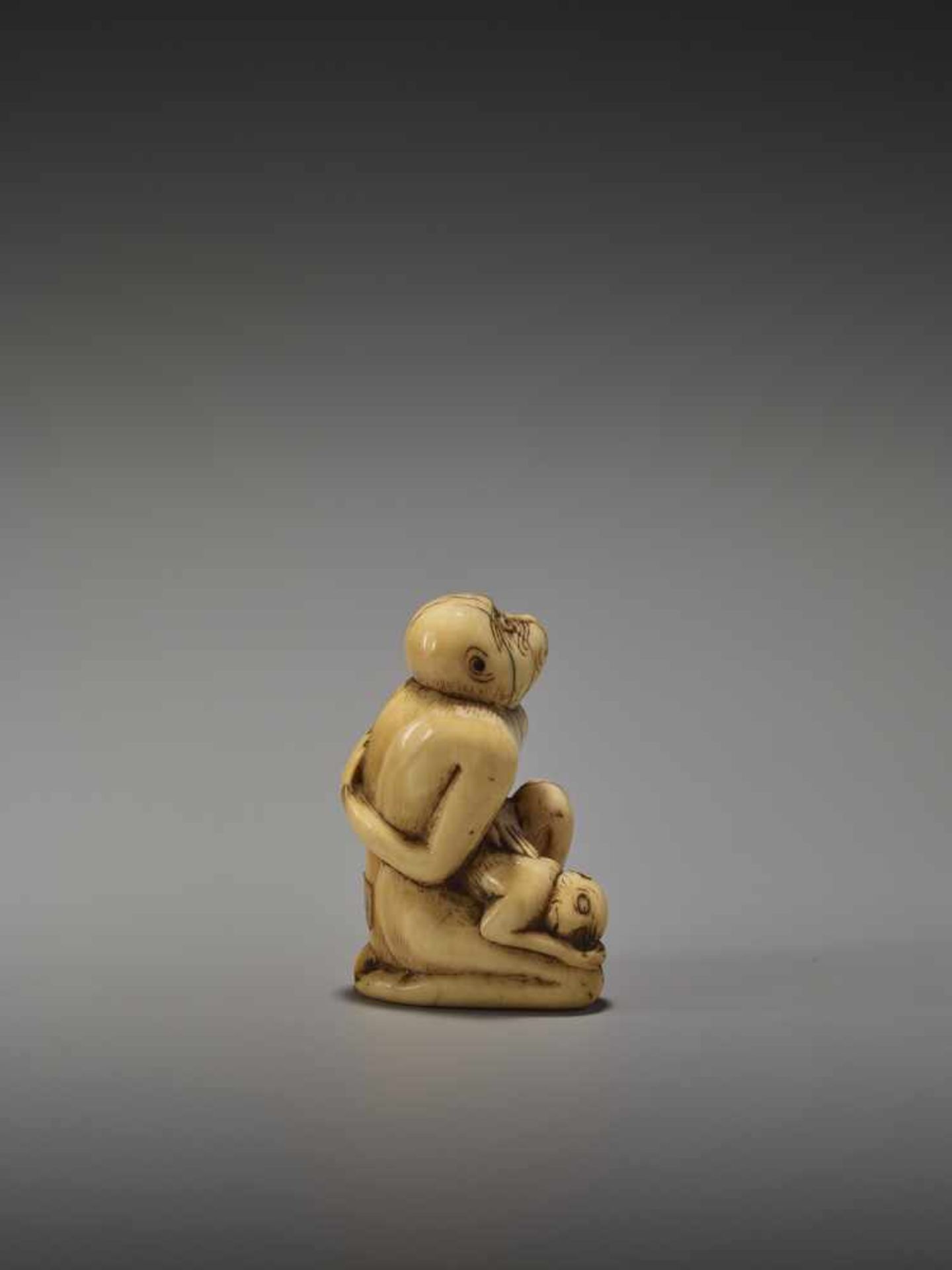 A RARE AND EARLY IVORY NETSUKE OF TWO MONKEYSUnsigned, ivory netsukeJapan, 18th century, Edo - Image 2 of 9