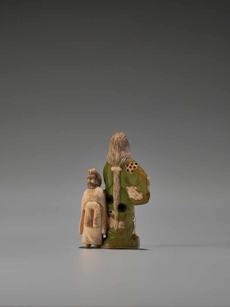 A TOKYO-SCHOOL IVORY NETSUKE OF AN OIRAN WITH A KAMURO BY GYOKUZANBy Gyokuzan, ivory netsuke with - Image 4 of 6