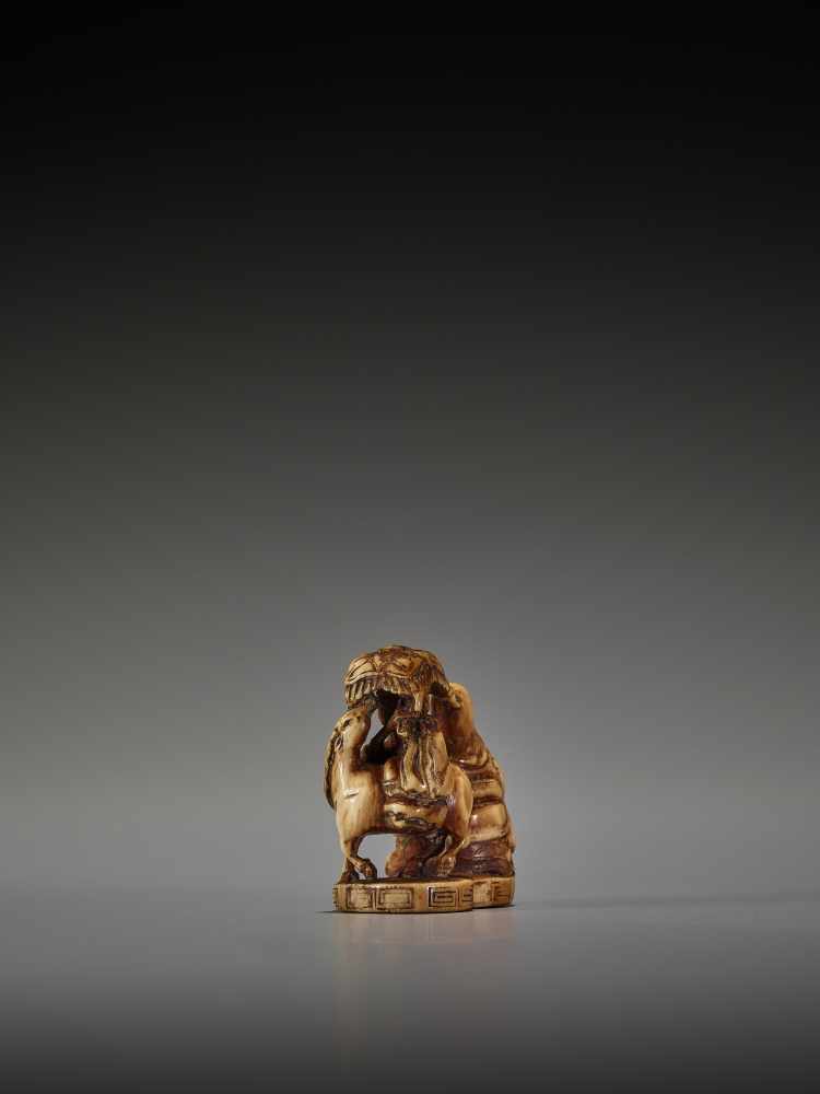 A RARE IVORY NETSUKE OF JUROJIN AND BENTEN BY JORYUBy Joryu, ivory netsukeJapan, 19th century Edo - Image 4 of 8