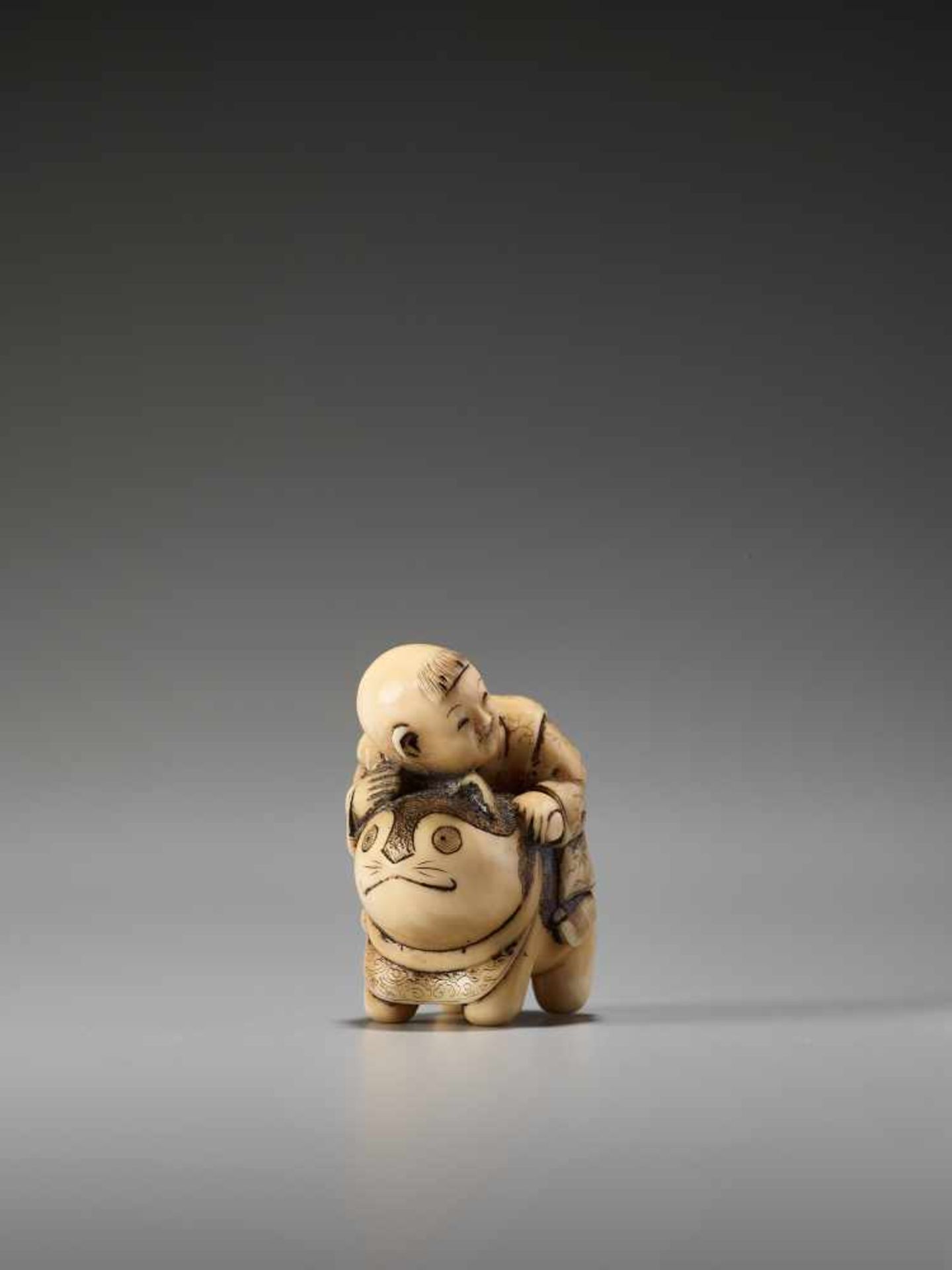 A CHARMING IVORY NETSUKE OF A BOY RIDING A CATUnsigned, ivory netsukeJapan, late 19th century, Meiji - Image 5 of 6