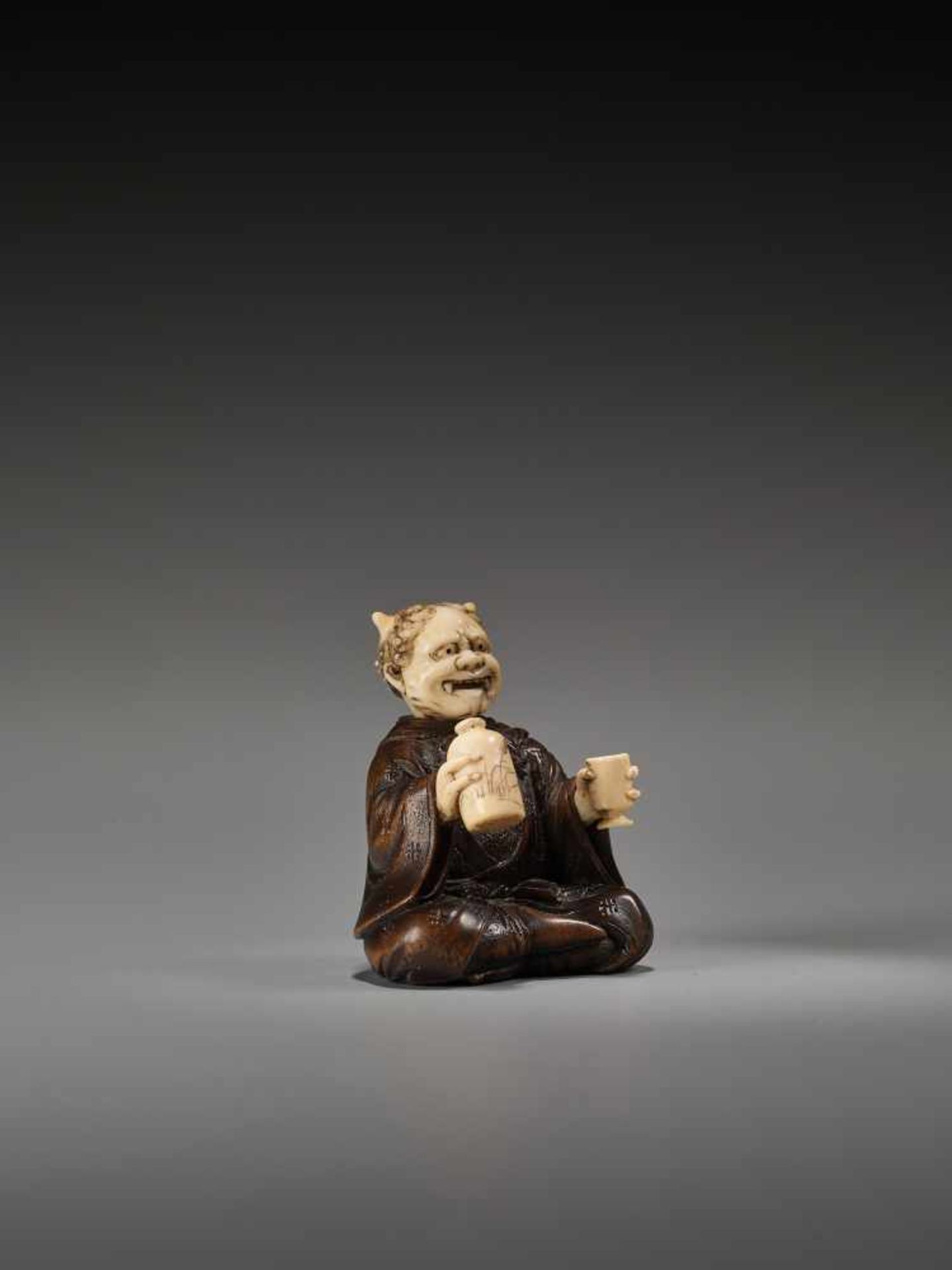 AN UNUSUAL WOOD AND IVORY NETSUKE OF A DRUNKEN ONI BY HOMINBy Homin, wood and ivory netsukeJapan, - Bild 6 aus 9