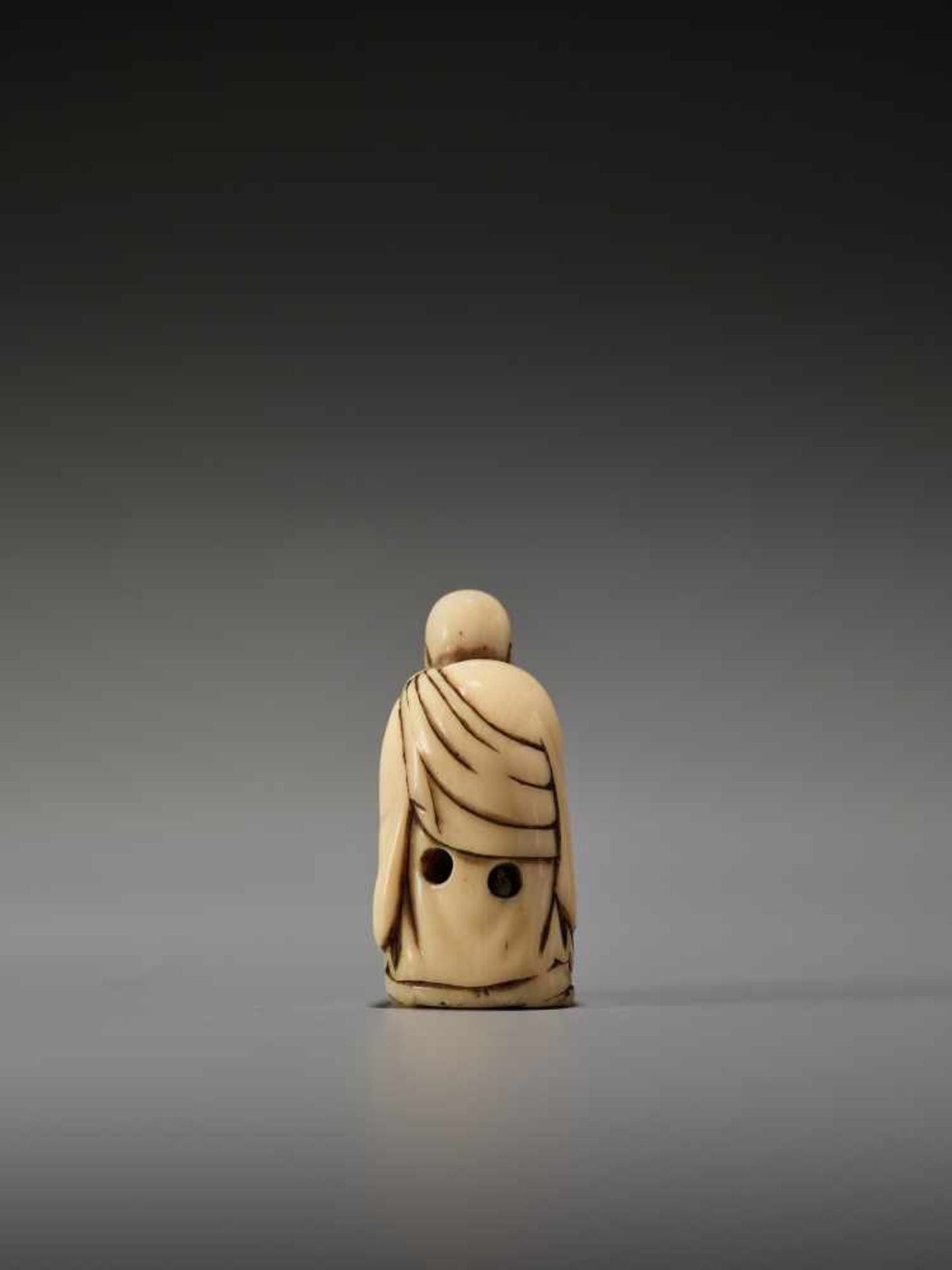 AN IVORY NETSUKE OF A MONK AND REPENTANT ONIUnsigned, Tomochika school, ivory netsukeJapan, mid to - Image 5 of 7