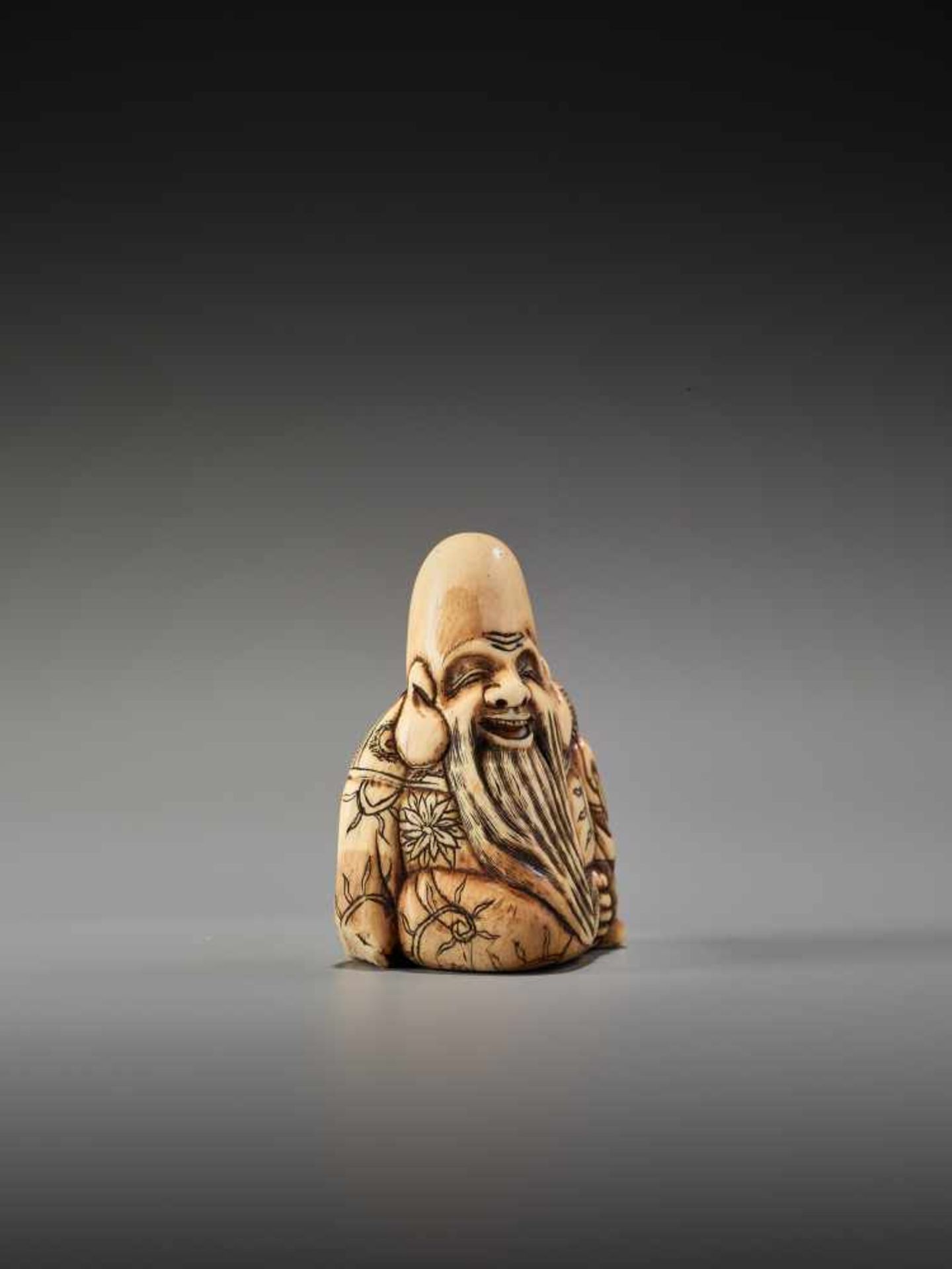 AN IVORY NETSUKE OF FUKUROKUJUUnsigned, ivory netsukeJapan, 18th century, Edo period (1615-1868) - Image 6 of 7