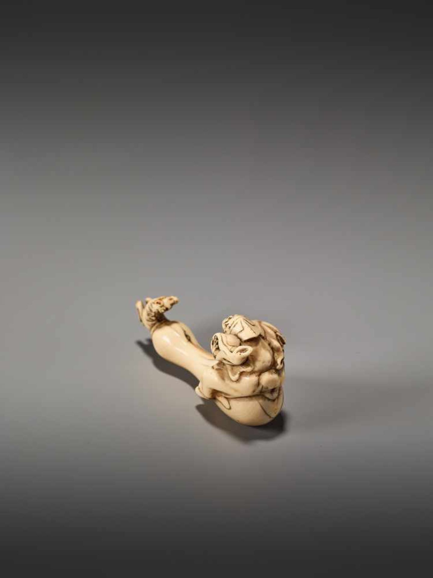 AN AMUSING IVORY NETSUKE OF CHOKARO SENNIN WITH HIS HORSEUnsigned, ivory netsukeJapan, 19th century, - Bild 4 aus 6