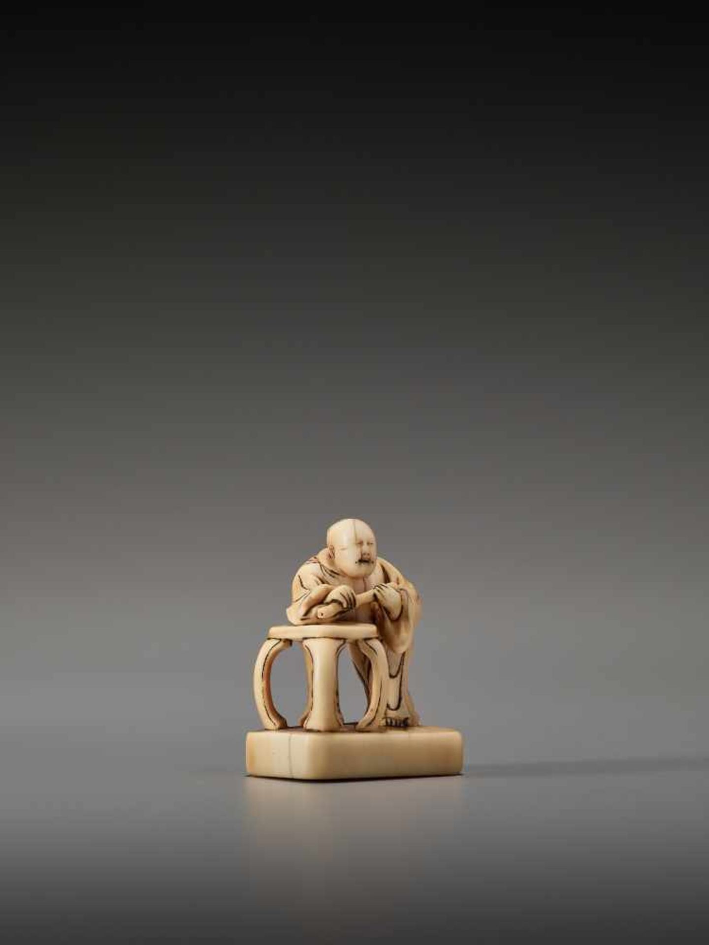 AN EARLY IVORY NETSUKE OF A CHINESE IMMORTAL WITH A FLUTEUnsigned, ivory netsukeJapan, 18th century, - Image 4 of 5