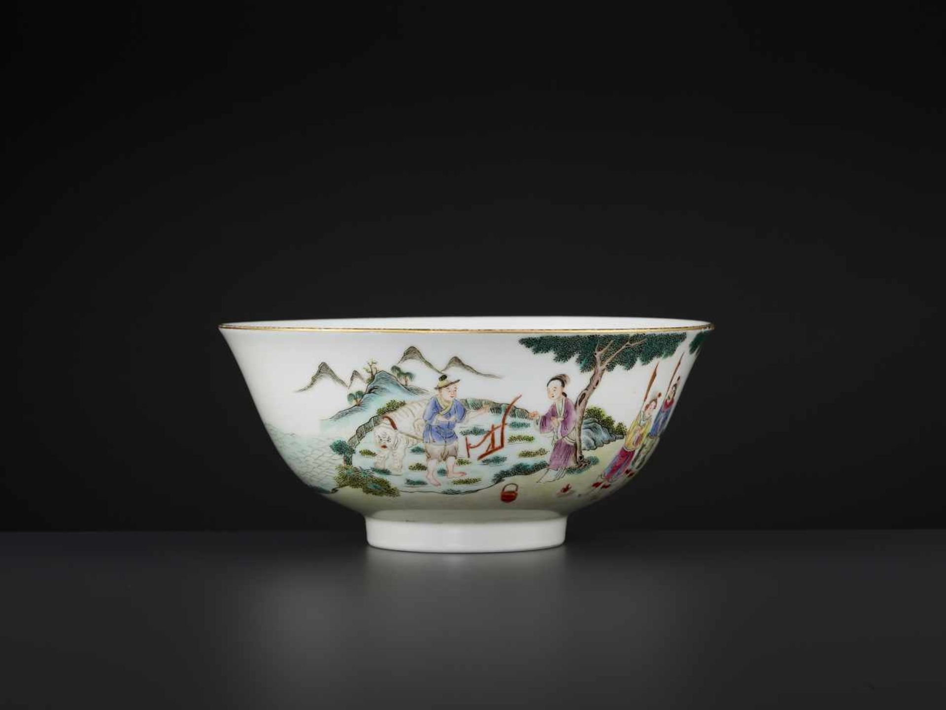 A PORCELAIN BOWL, REPUBLIC PERIODChina, 1900-1940. Painted in multi-colored enamels and gold - Image 4 of 8