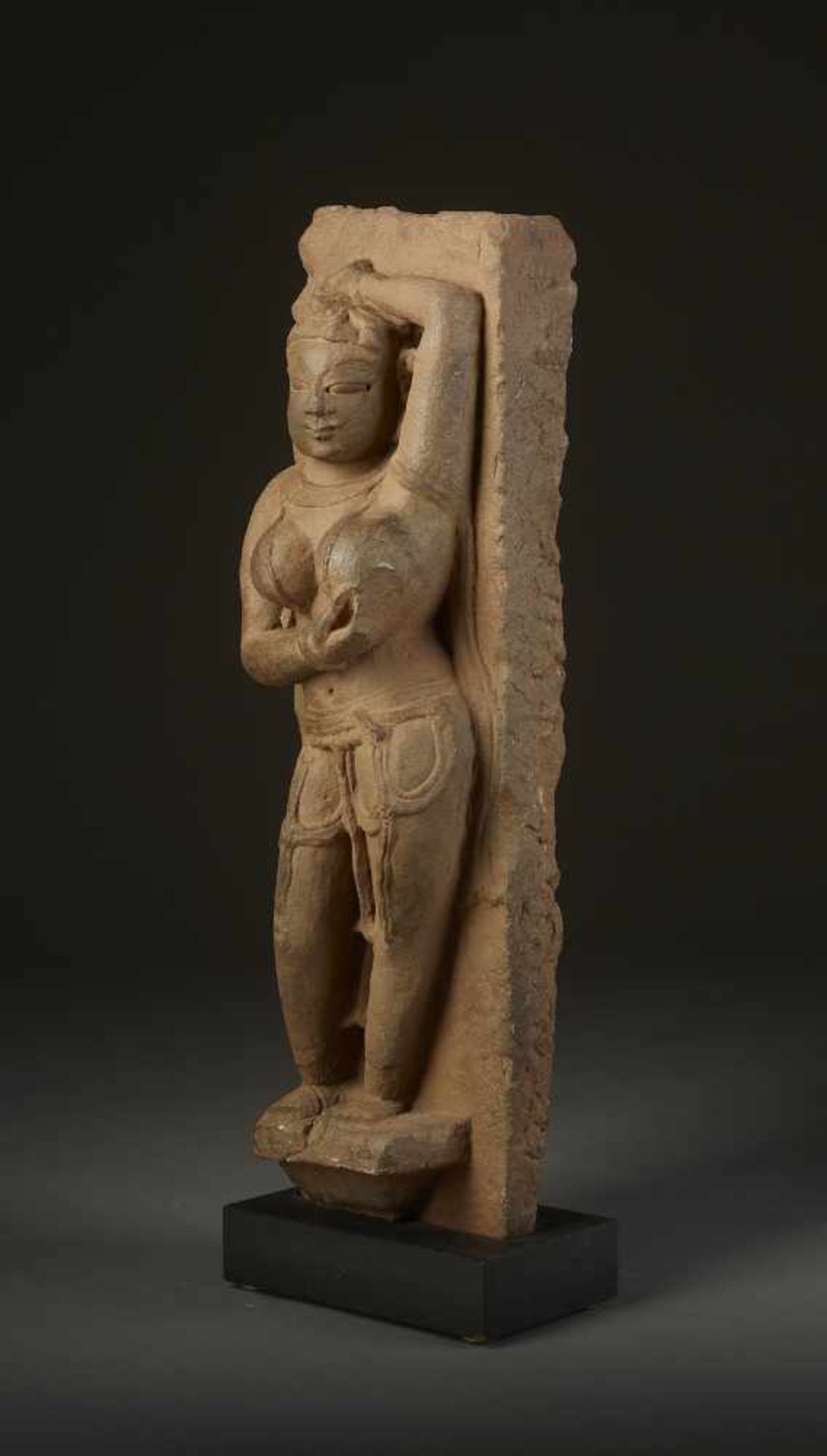 A SANDSTONE YAKSHINI 10th CENTURYCentral India, 10th - 11th century. The pillar fragment carved in - Image 4 of 10