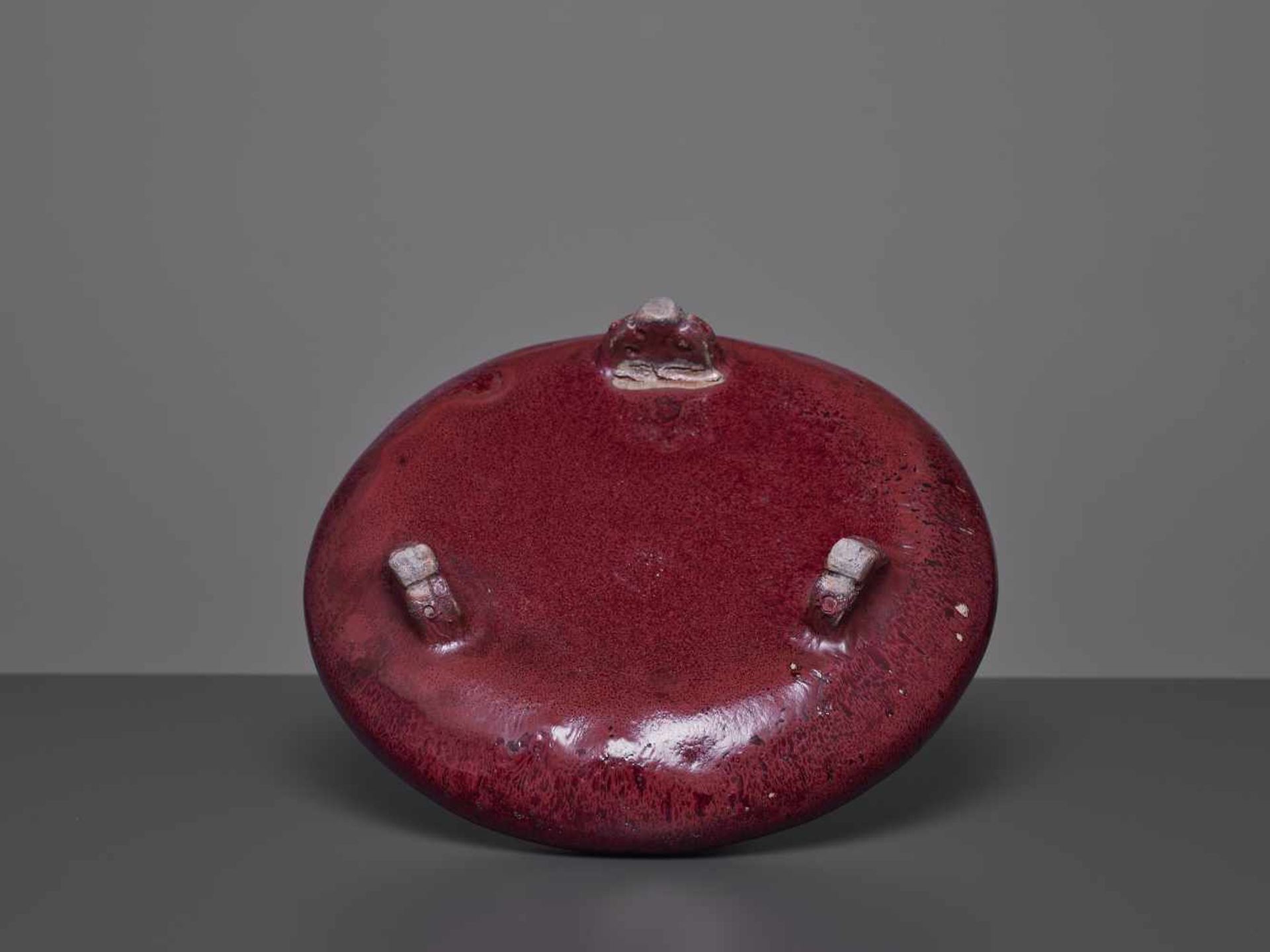 A LANGYAO CERAMIC BOWL, QING DYNASTYChina, 18th - 19th century. Vitreous deep-red glaze, featuring - Image 4 of 6