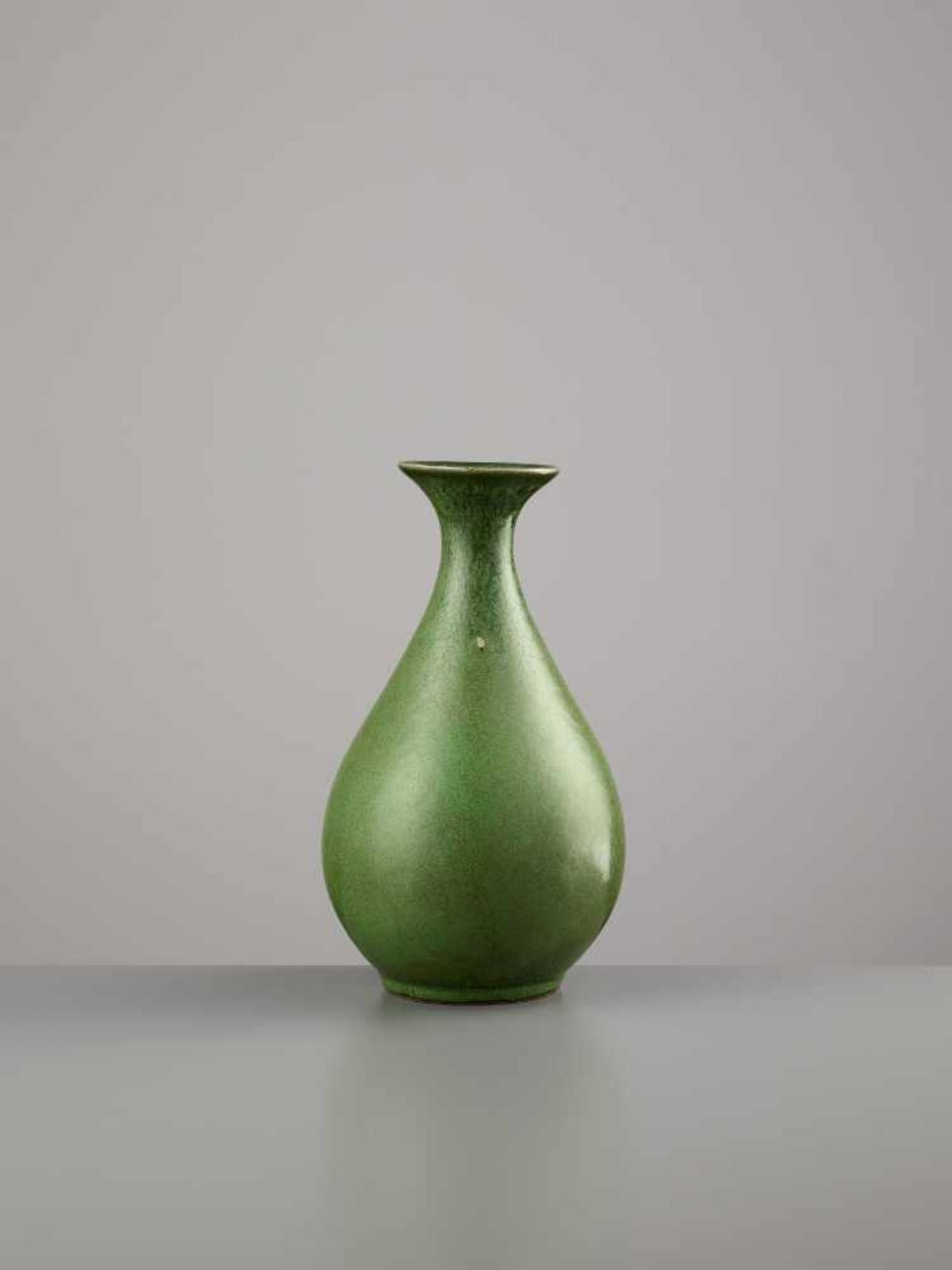 A YUHUCHUN PING, 18TH CENTURYChina, 1700-1800. The pear-shaped vase is covered by an elegant, - Image 3 of 6