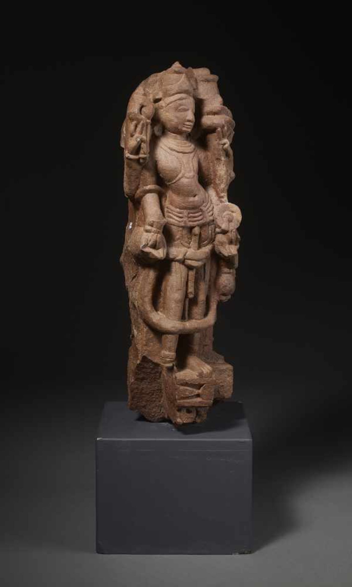 A RARE PILLAR WITH VISHNU AND LAKSHMIIndia, Rajasthan or Madhya Pradesh, 11th-12th century. The - Image 5 of 9