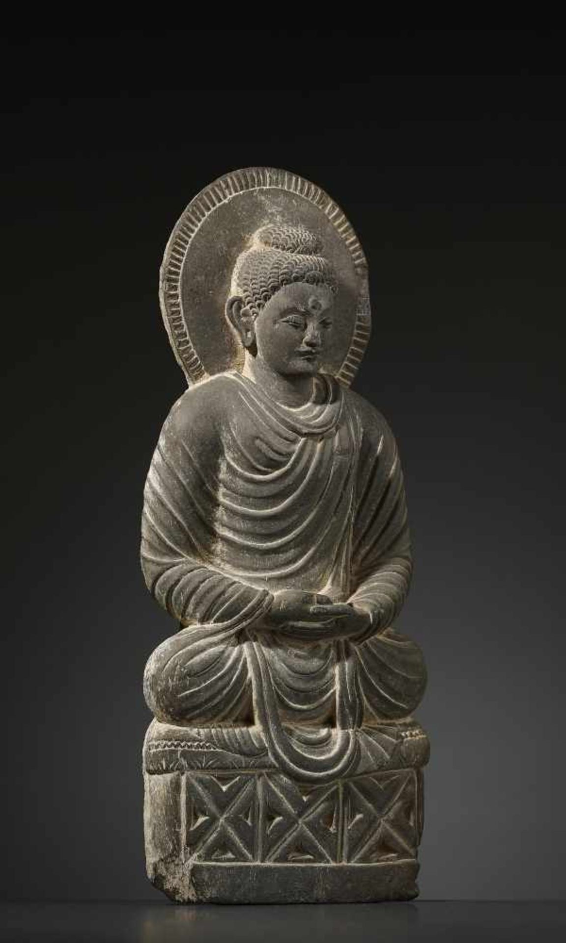 A LARGE GANDHARA BUDDHA STATUEAncient region of Gandhara, Kushan period, 2nd/3rd Century. - Image 7 of 9