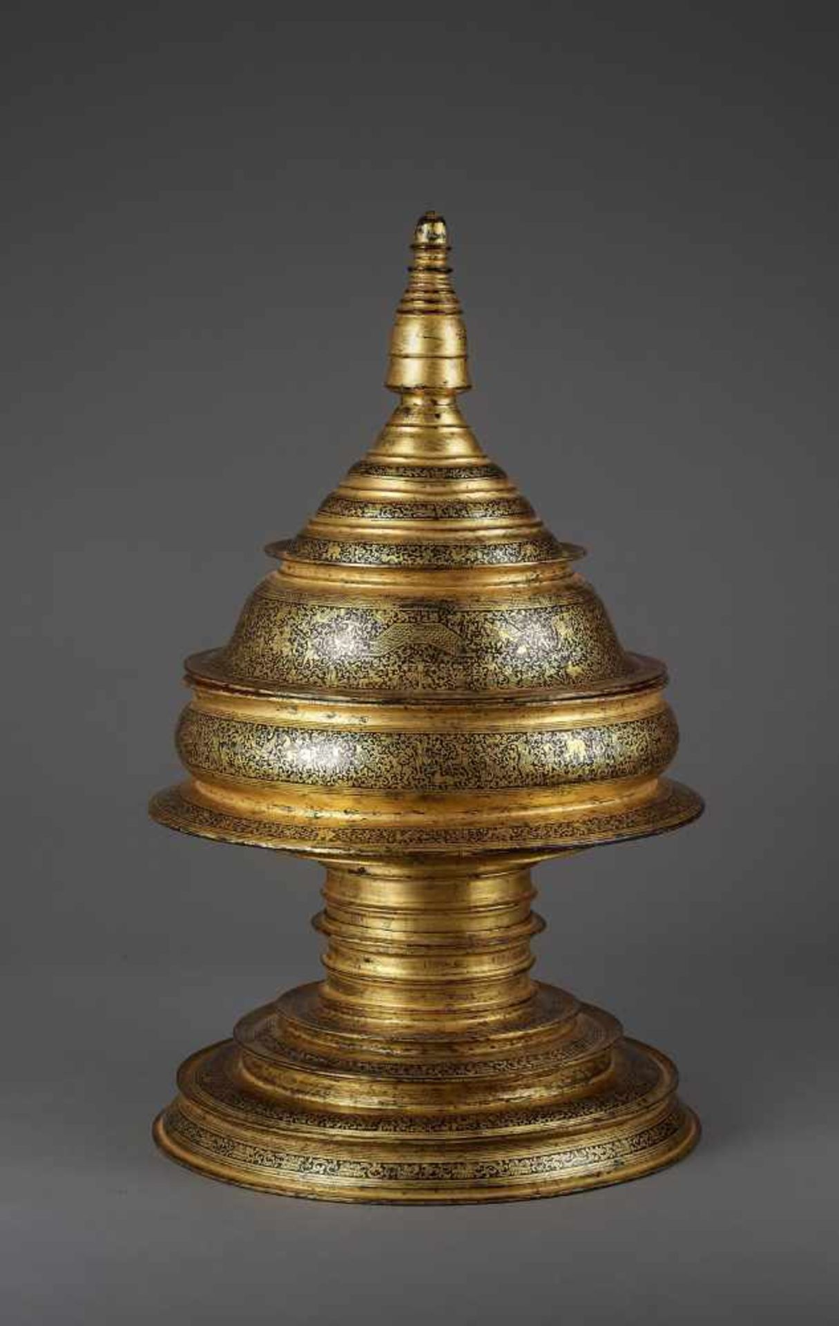 A LARGE LACQUER HSUN-OK 19TH CENTURYMyanmar, 1850-1930. The food offering vessel built of four