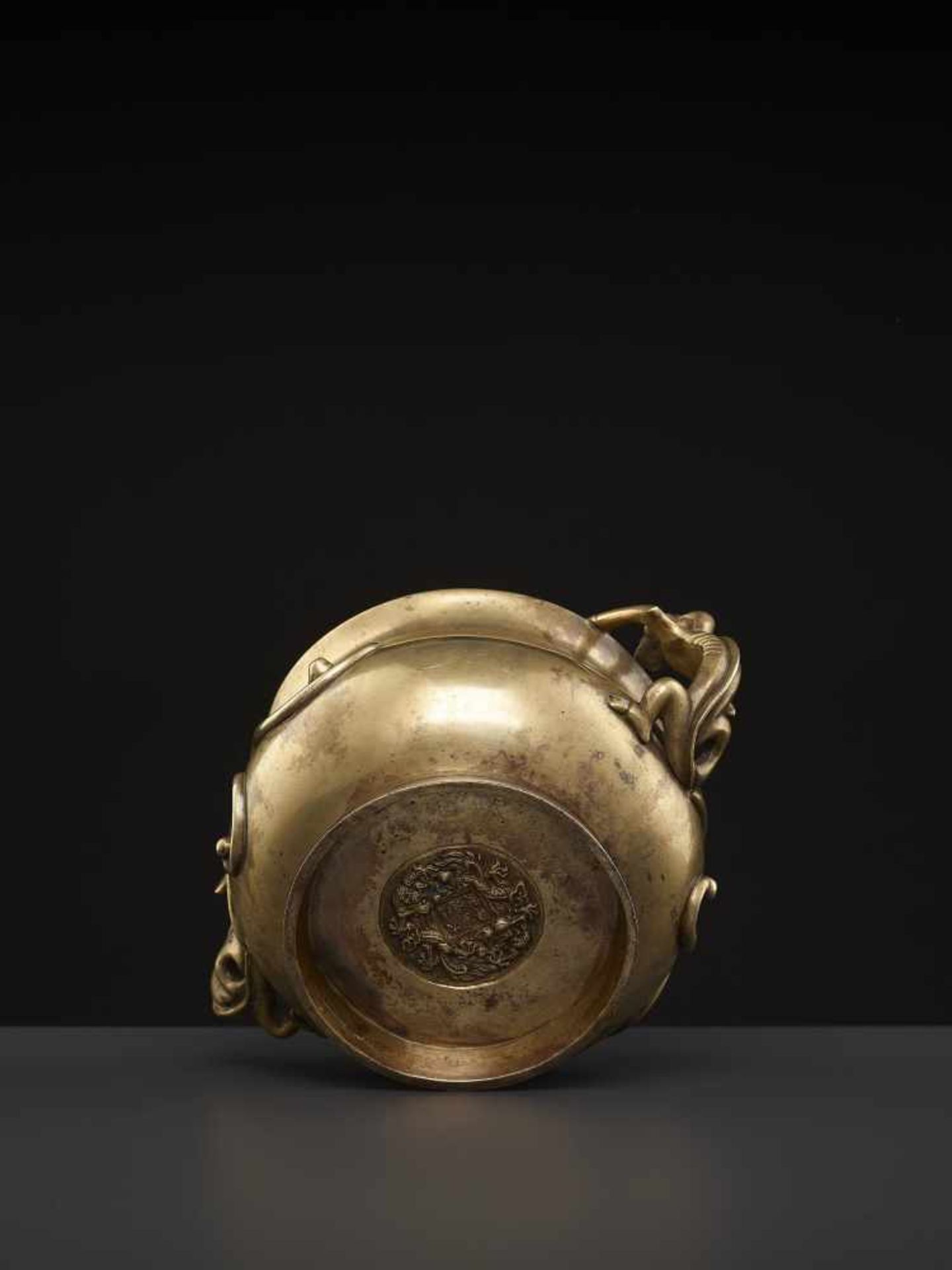 A LARGE CHILONG BRONZE CENSER, QINGChina, 1780-1880. The massive vessel raised from a sprawling foot - Image 8 of 8