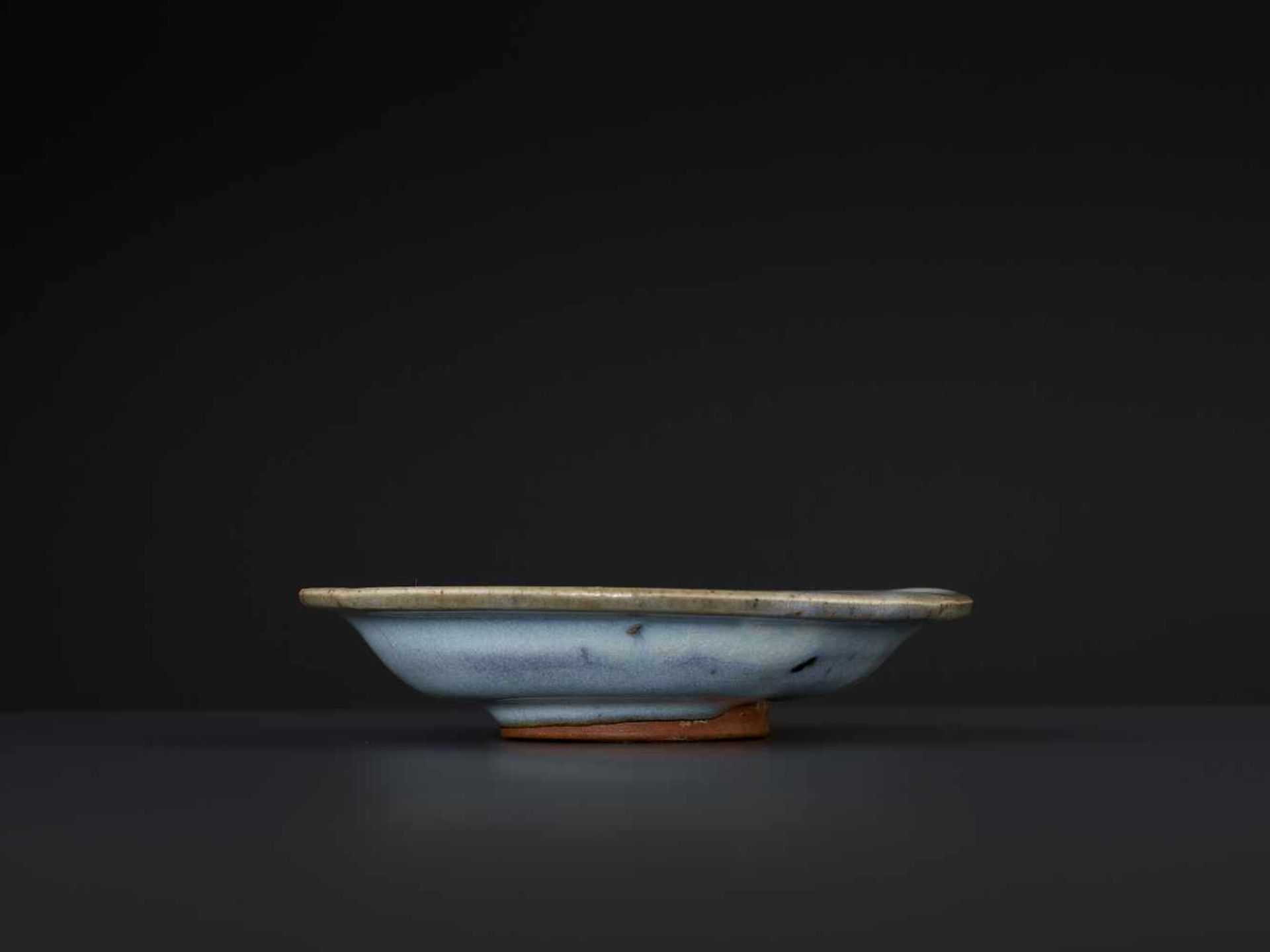 A JUNYAO DISH, SONG DYNASTYChina, 12th-13th century. Finely potted with shallow sides and a - Image 6 of 8